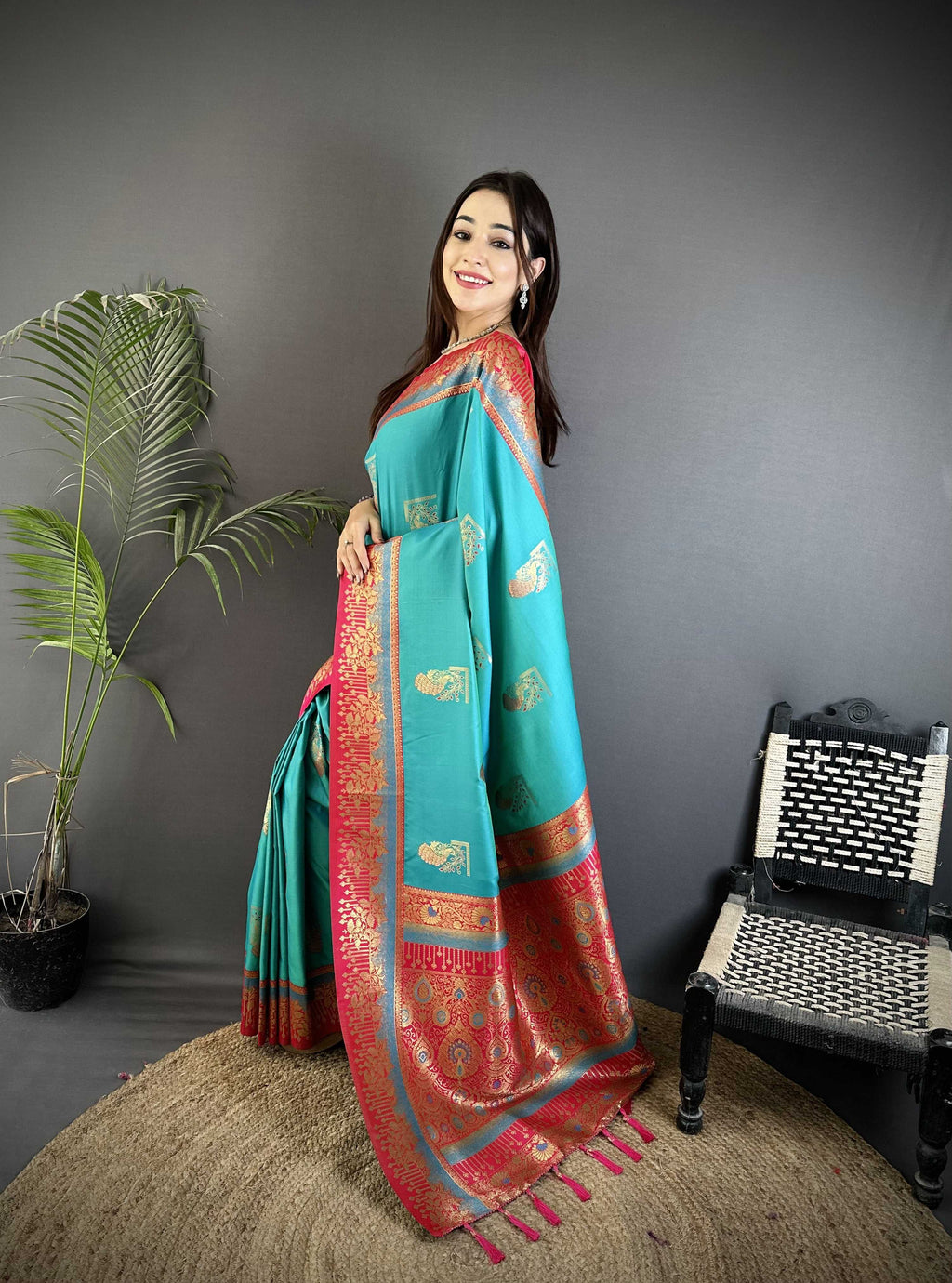 Sonakshi Women'S Teal Pure Soft Banarasi Silk With Contrast Weaving Border And Pallu Traditional Saree With Blouse
