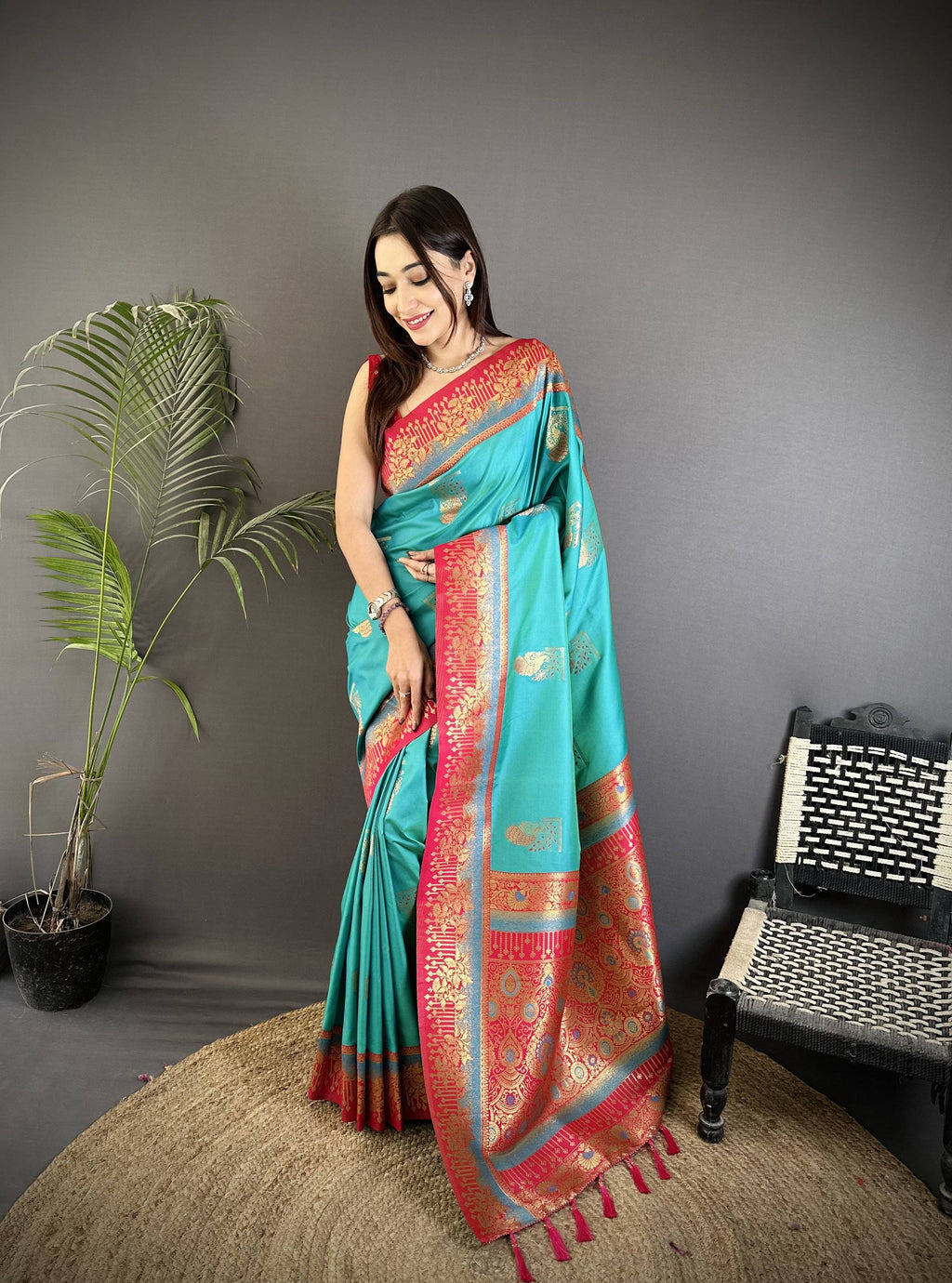 Sonakshi Women'S Teal Pure Soft Banarasi Silk With Contrast Weaving Border And Pallu Traditional Saree With Blouse
