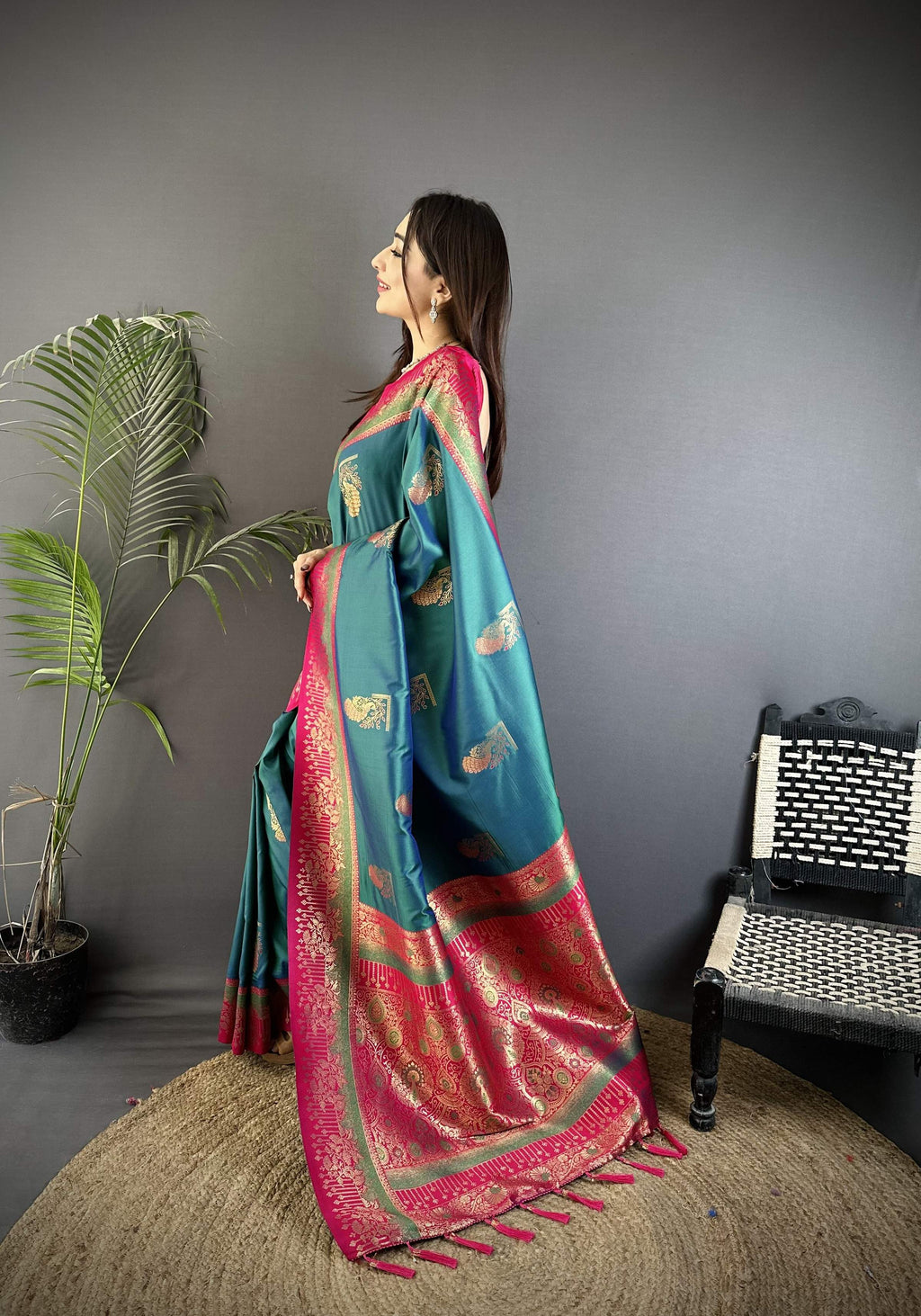 Sonakshi Women'S Teal Pure Soft Banarasi Silk With Contrast Weaving Border And Pallu Traditional Saree With Blouse
