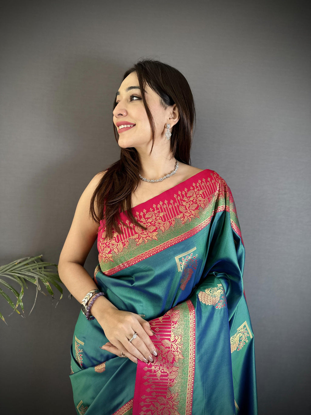 Sonakshi Women'S Teal Pure Soft Banarasi Silk With Contrast Weaving Border And Pallu Traditional Saree With Blouse