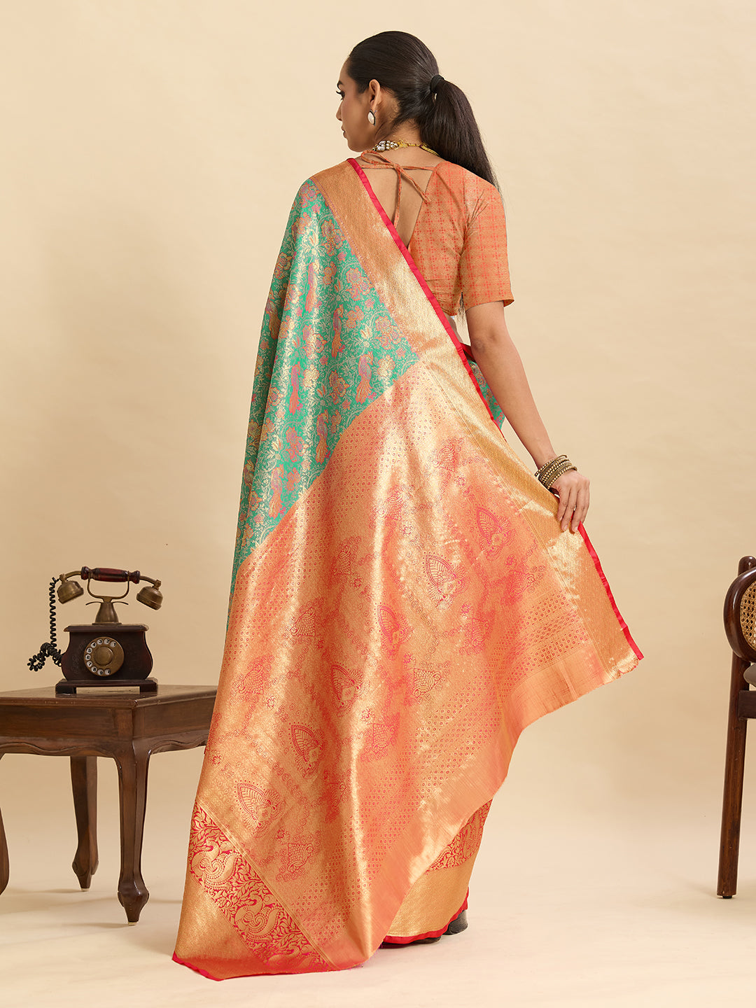 Vedant Vastram Soft Litchi Silk Kanjeevaram Silk Jacquard Saree - Green