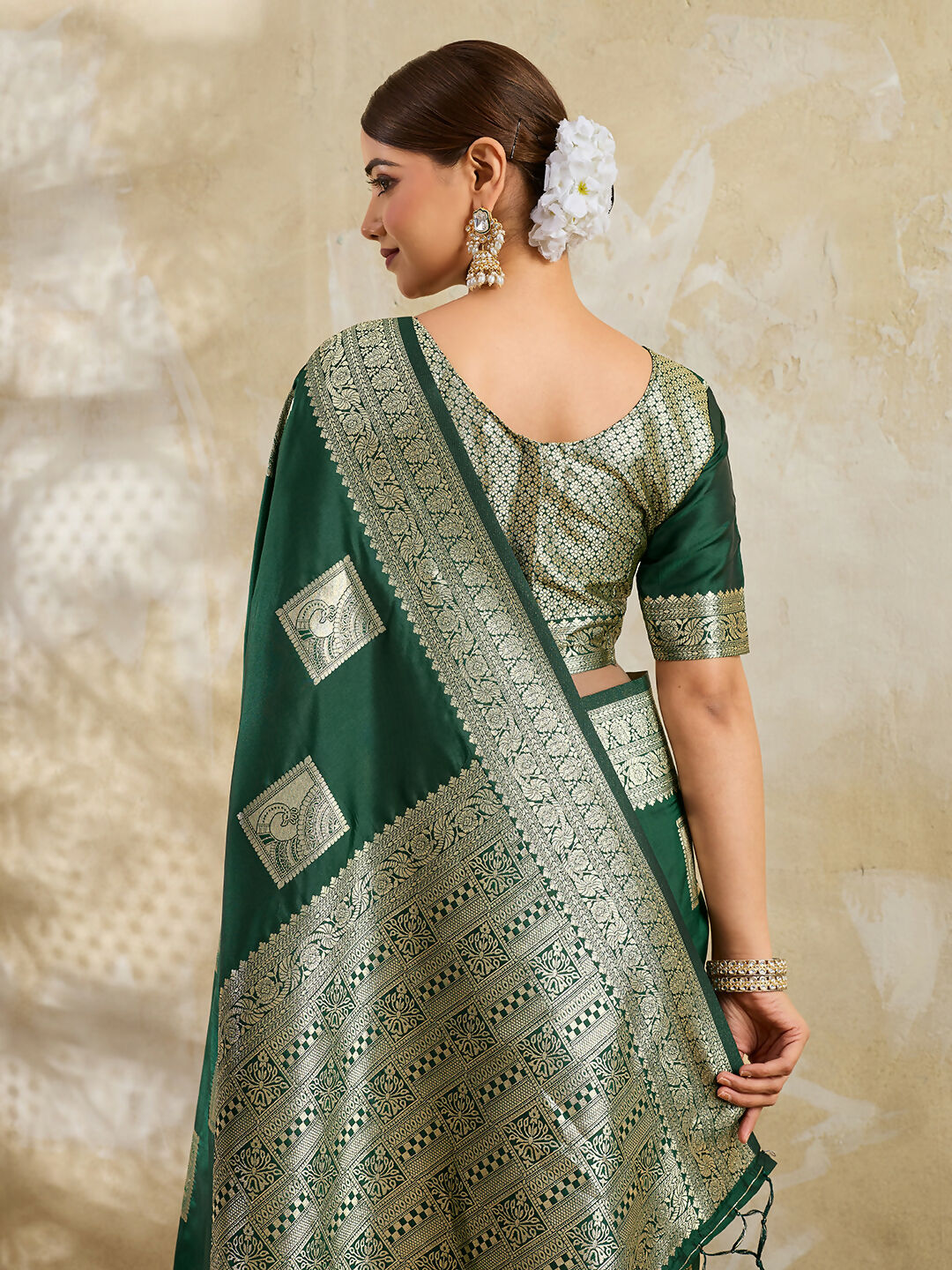 Shree Shyam Fashion Dark Green Silk Blend Saree
