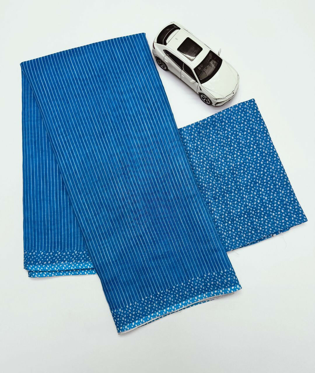 Prime Volt Women's Blue Digital Print Soft Linen Saree With Blouse