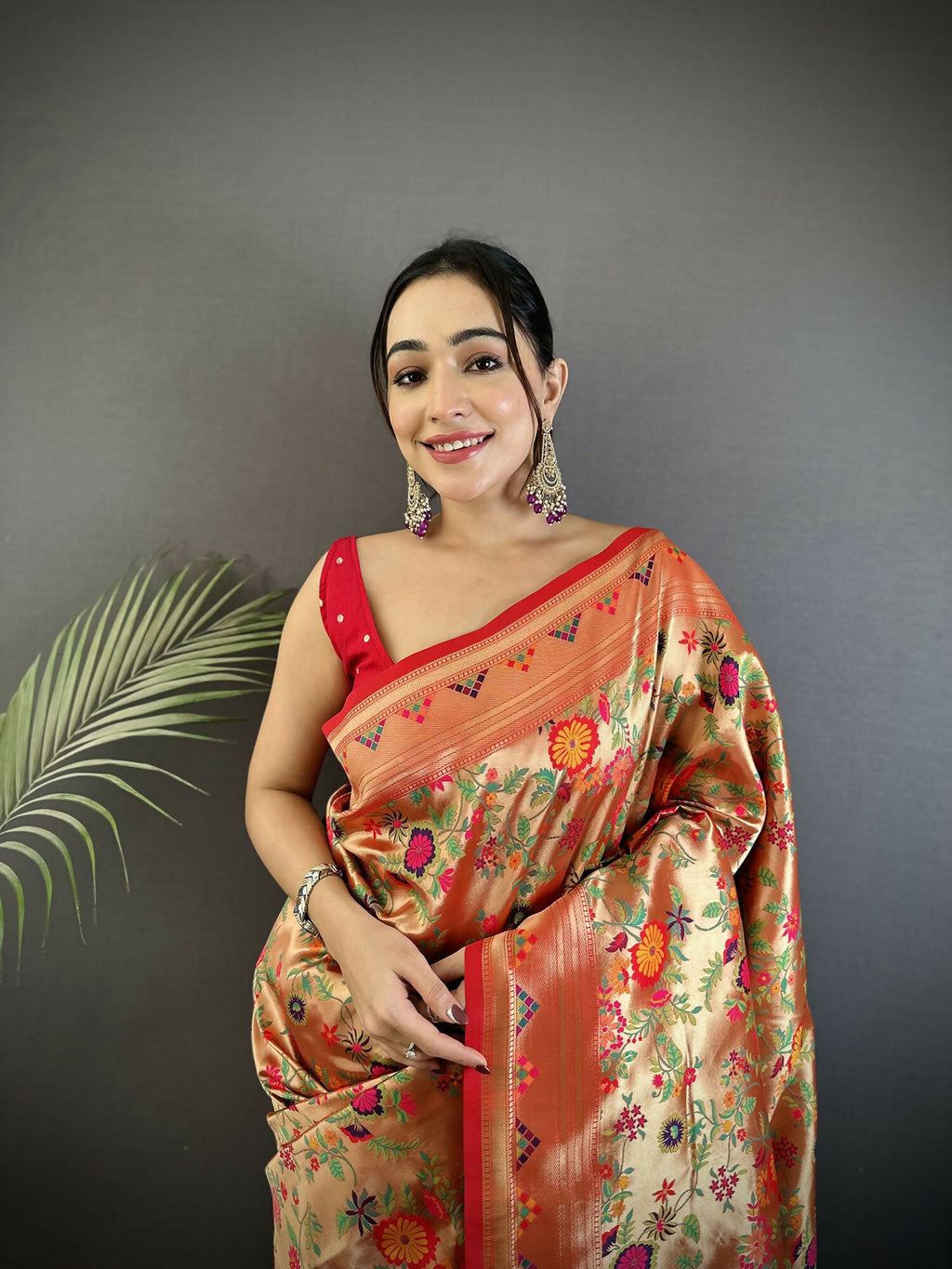 Joban Fashion Peach Floral & Leaf Motifs Soft Silk Paithani Saree
