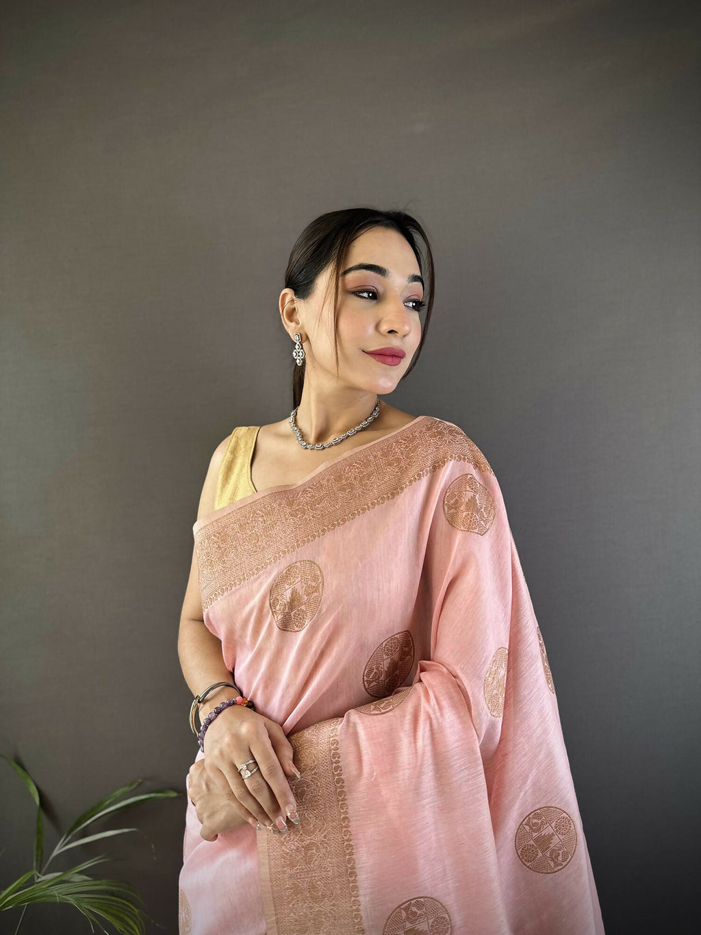 Joban Fashion Peach Floral & Paisley Linen Silk Banarasi Saree