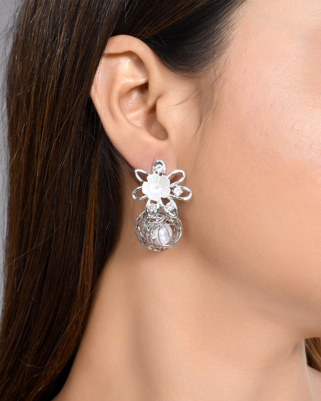 VOJ Women Silver Plated Flower Peral Studs Earrings