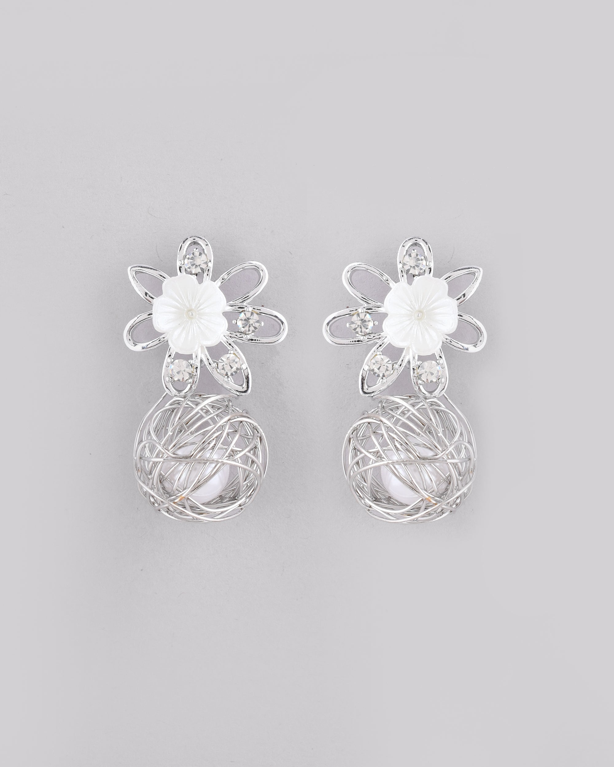 VOJ Women Silver Plated Flower Peral Studs Earrings