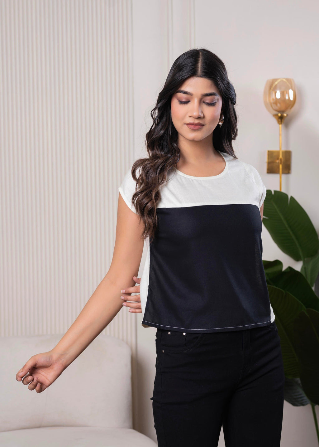 Juniper Lamora Off-White & Black Colorblock Casual Top