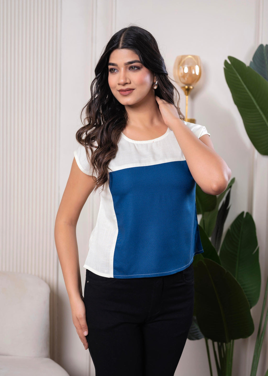 Juniper Lamora Off-White & Blue Colorblock Casual Top