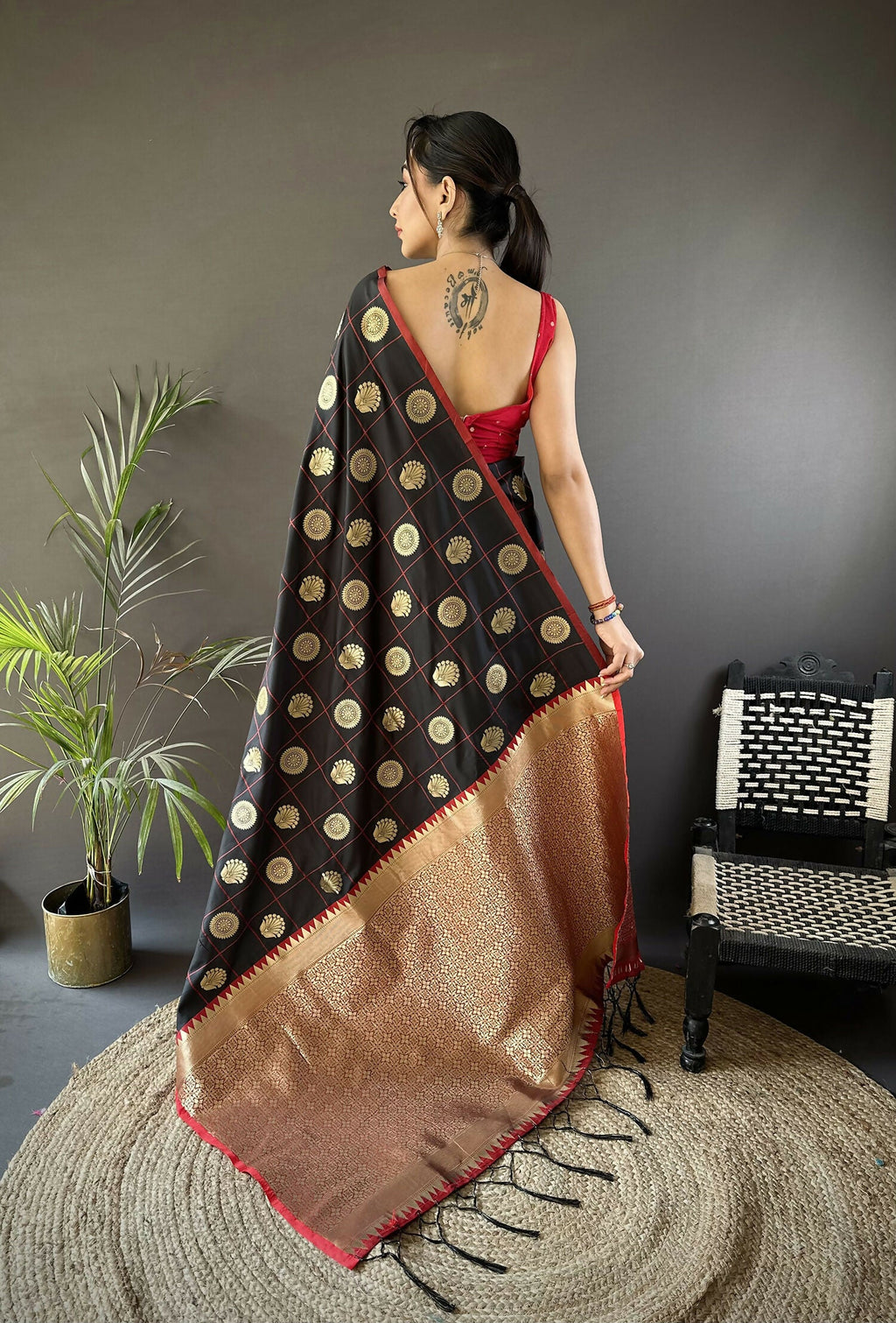 Joban Fashion Black Checked & Circular Motifs Soft Silk Banarasi Saree