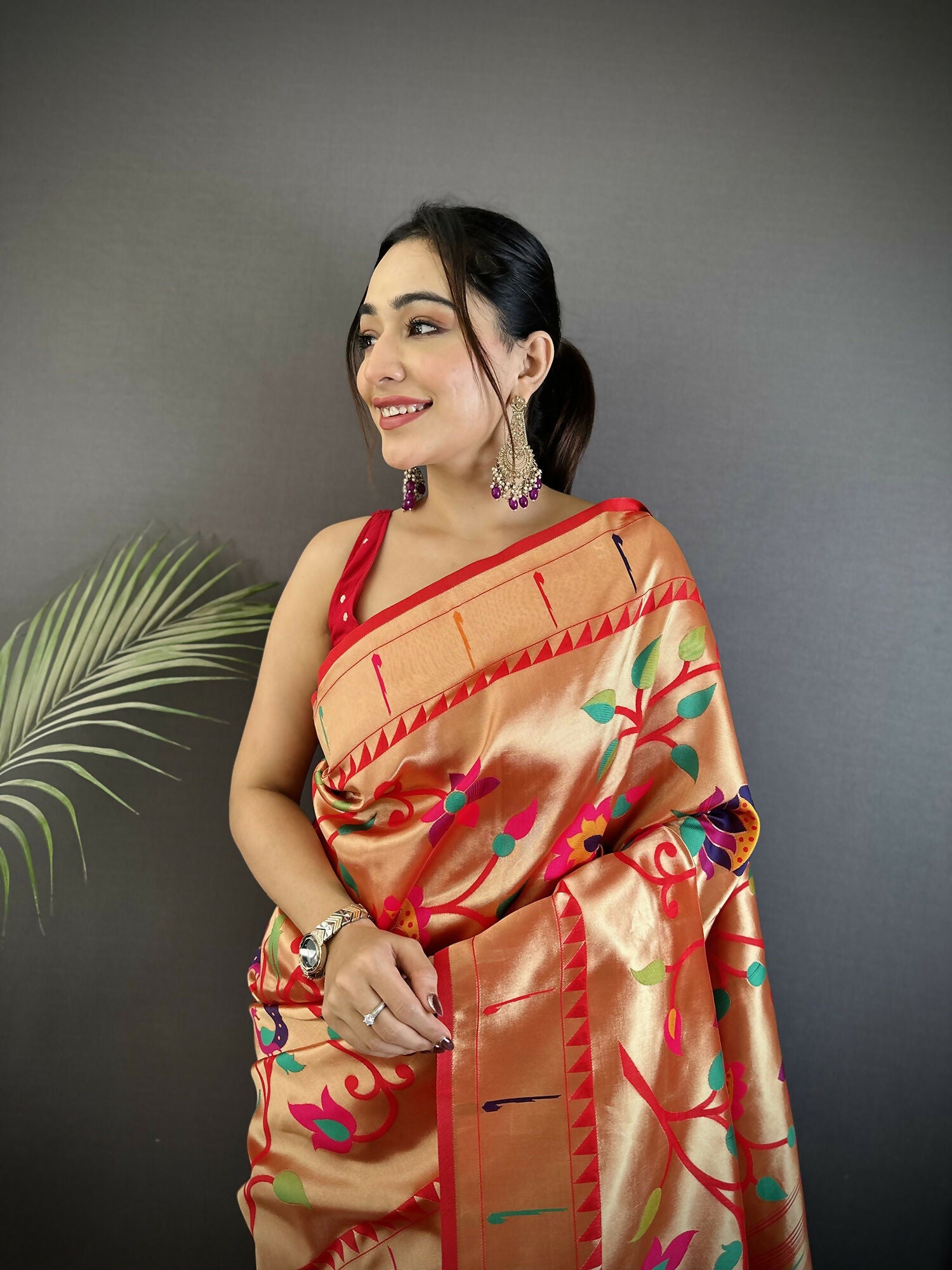 Joban Fashion Reddish Pink Floral & Leaf Soft Silk Paithani Saree