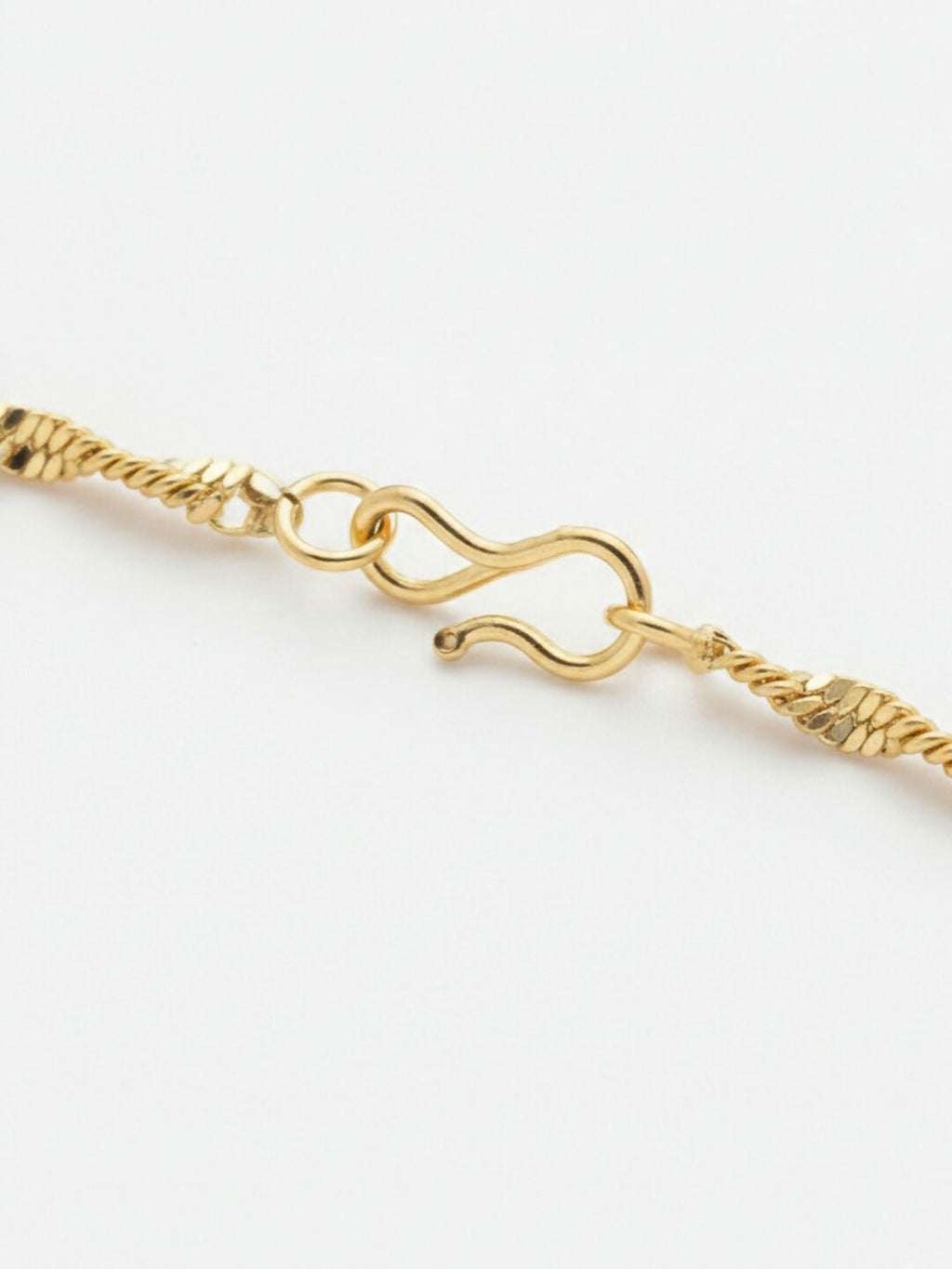 NVR Women Gold Plated Chain