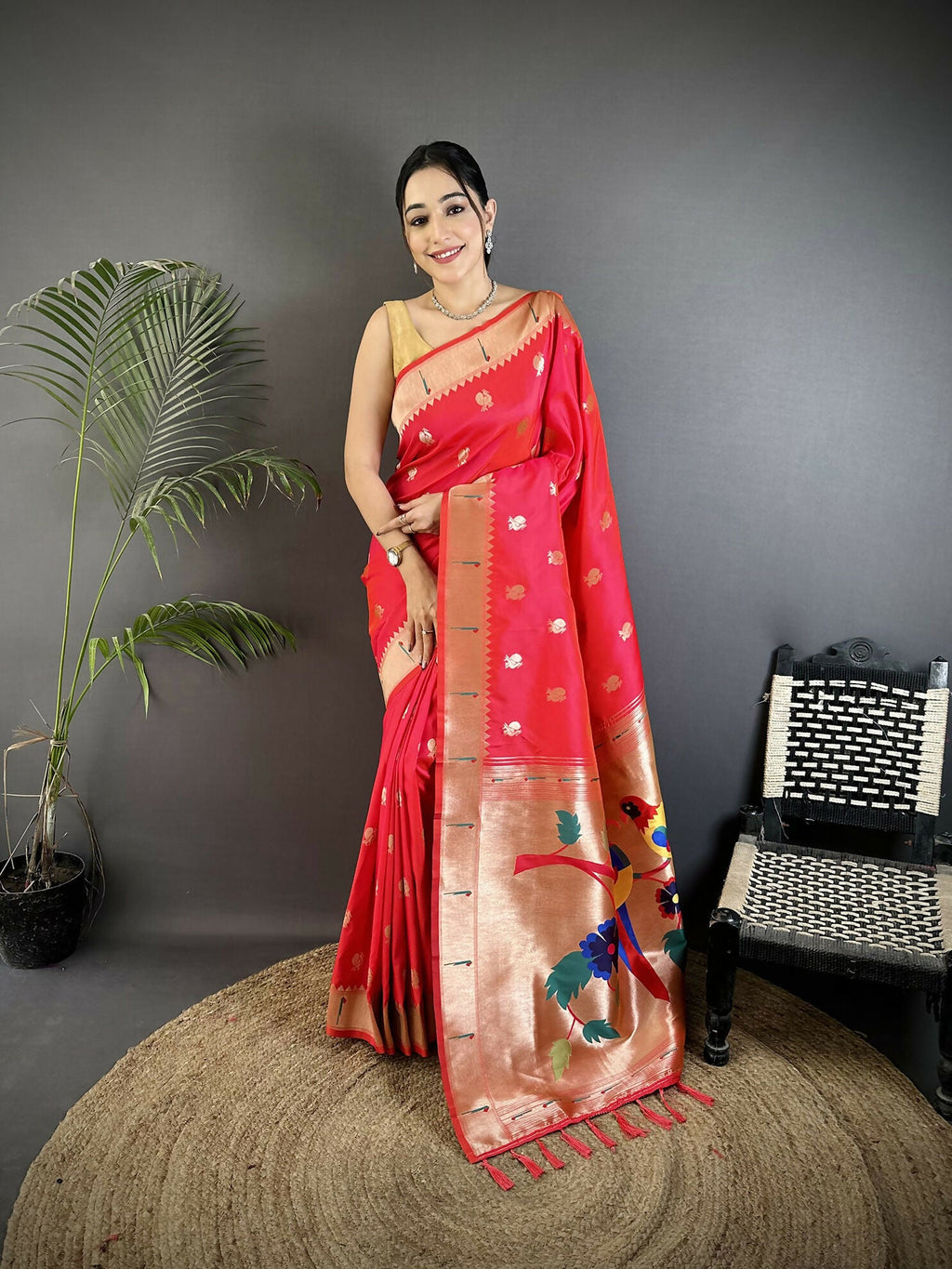 Joban Fashion Pink Peacock & Floral Motifs Soft Silk Kanchipuram Saree