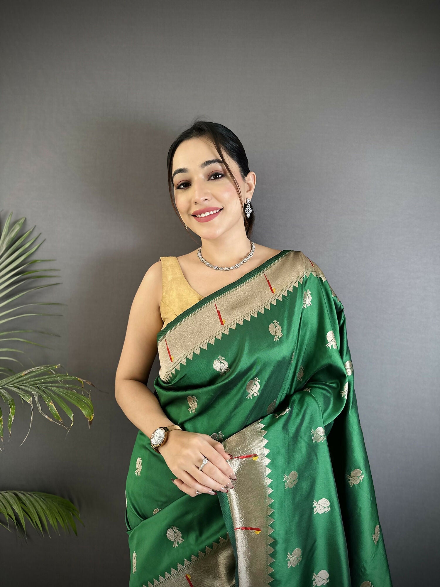 Joban Fashion Green Peacock & Floral Motifs Soft Silk Kanchipuram Saree