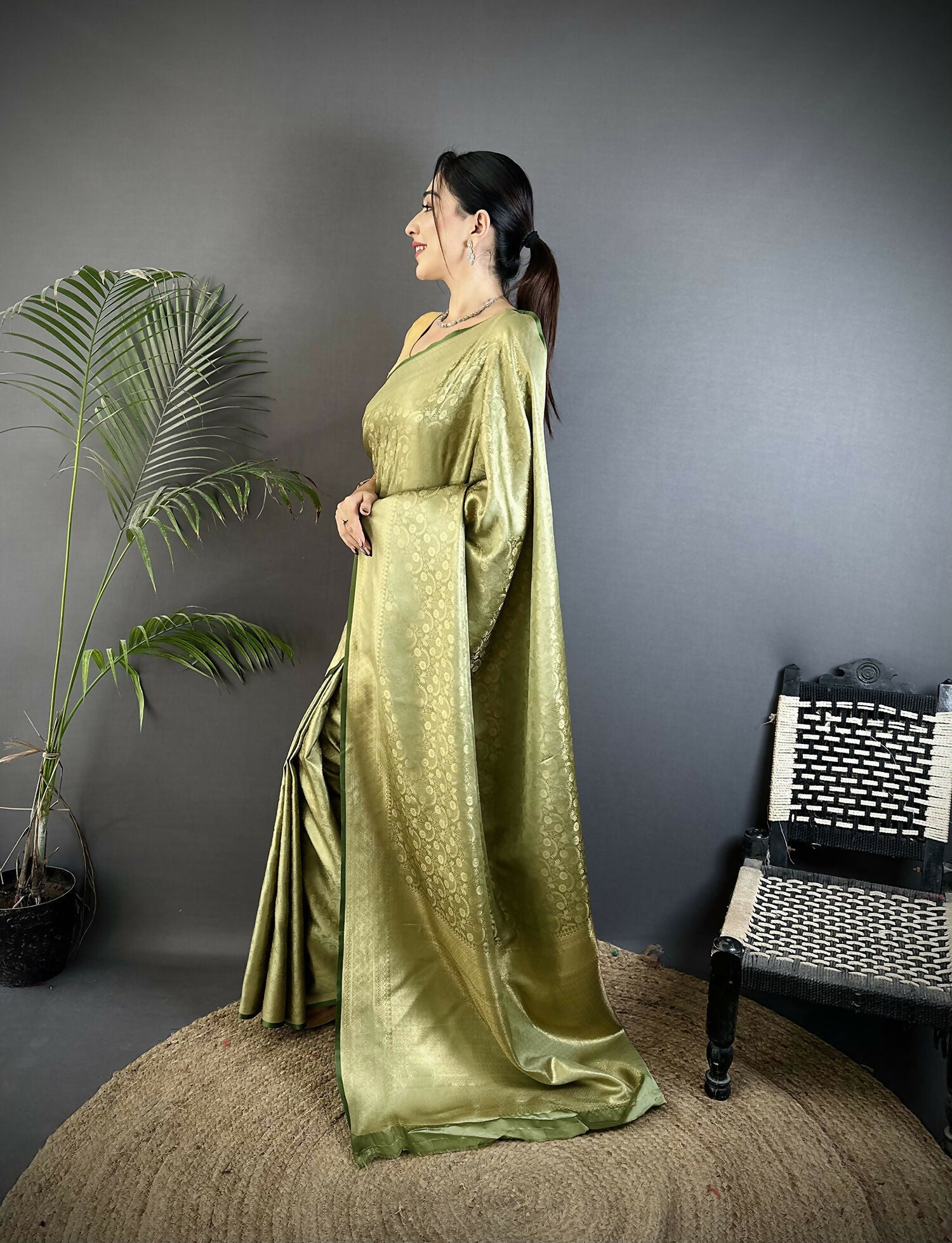 Joban Fashion Olive Green Floral & Paisley Motifs Soft Satin Silk Banarasi Saree