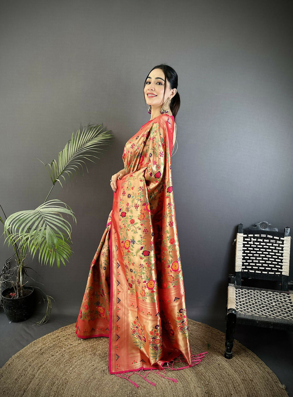 Joban Fashion Peach Floral & Leaf Motifs Soft Silk Paithani Saree