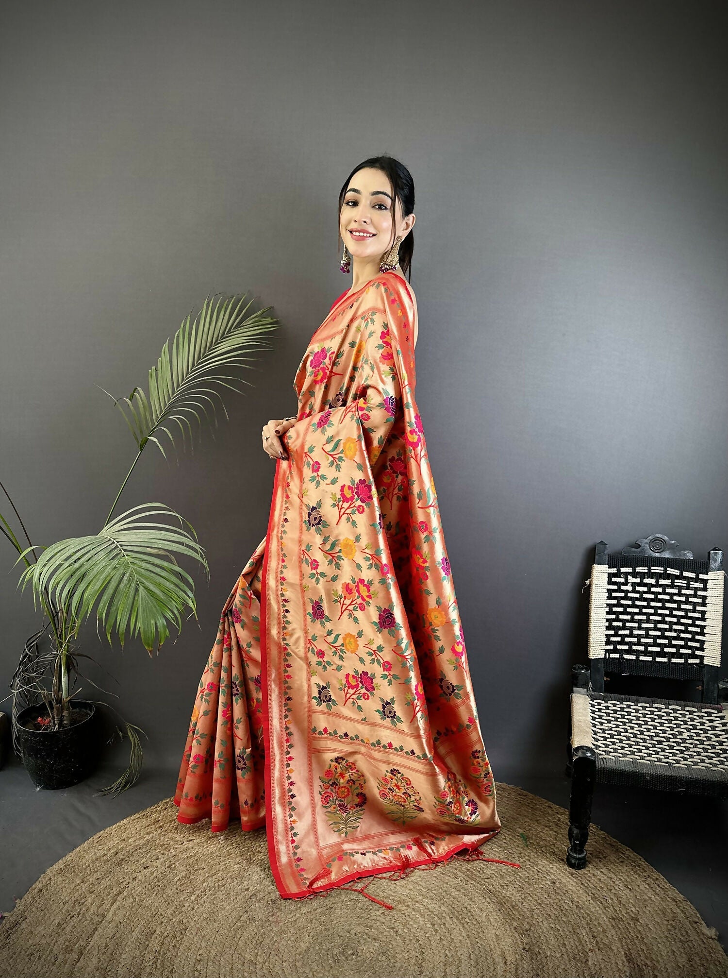 Joban Fashion Peach Intricate Floral & Foliate Motifs Soft Silk Paithani Saree