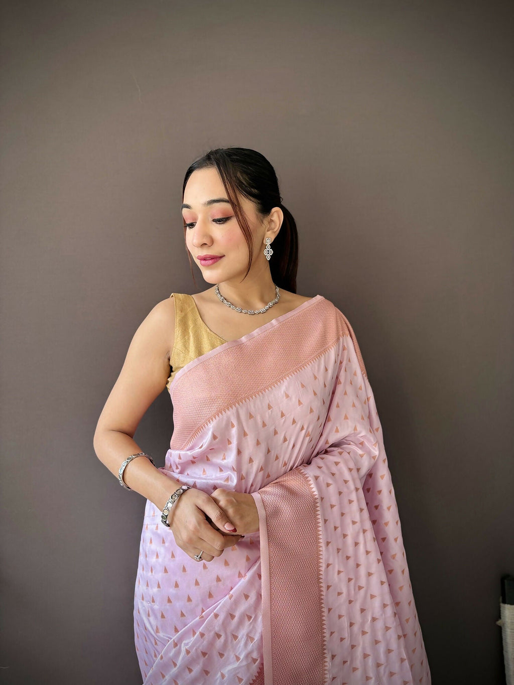 Joban Fashion Lavender Jacquard Butti Soft Lichi Silk Paithani Saree