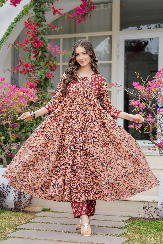 Jaimini Women Cotton Printed V-Neck 3/4 Sleeves Calf Length Flared Kurta Pant And Dupatta Set