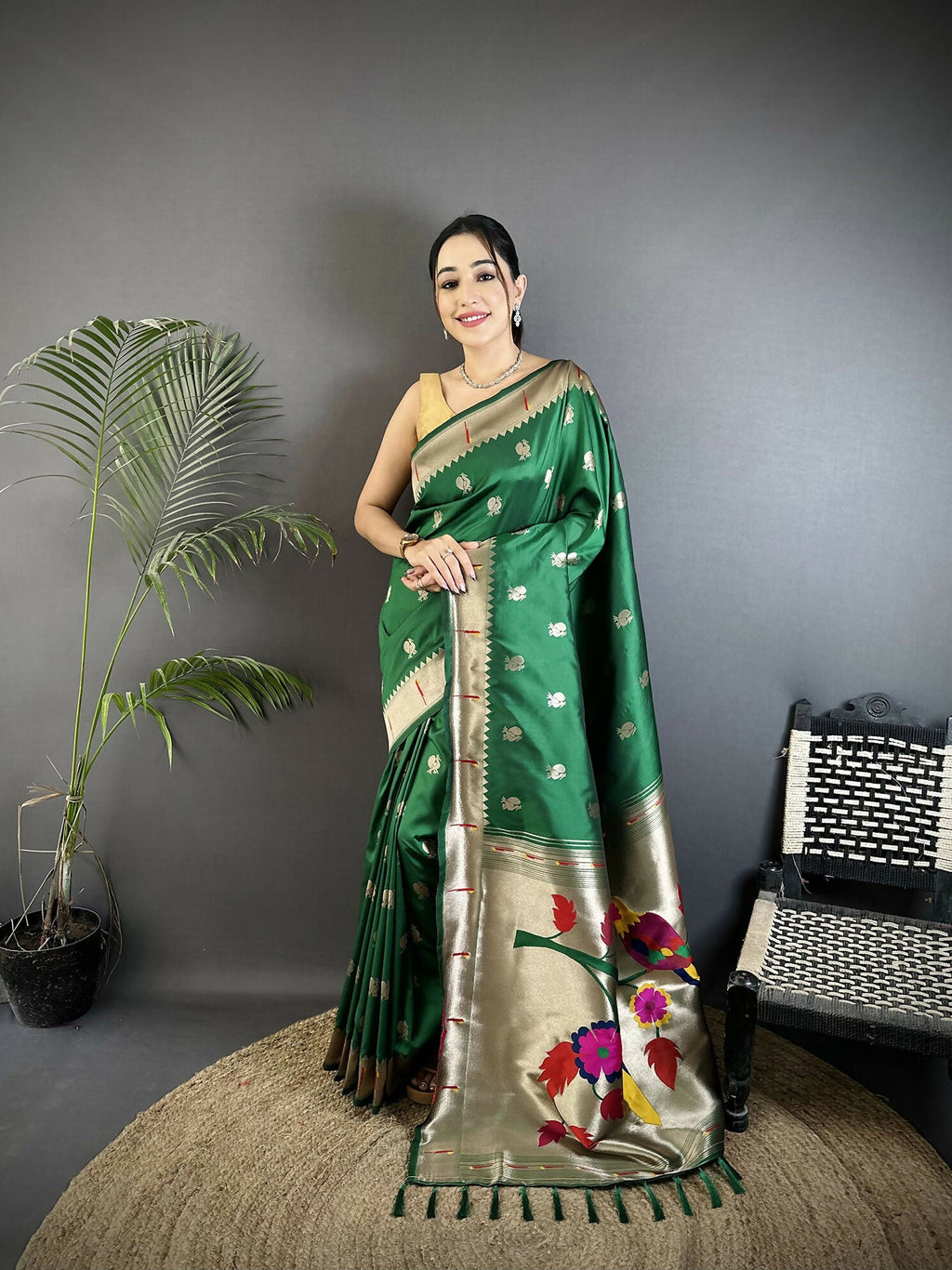 Joban Fashion Green Peacock & Floral Motifs Soft Silk Kanchipuram Saree
