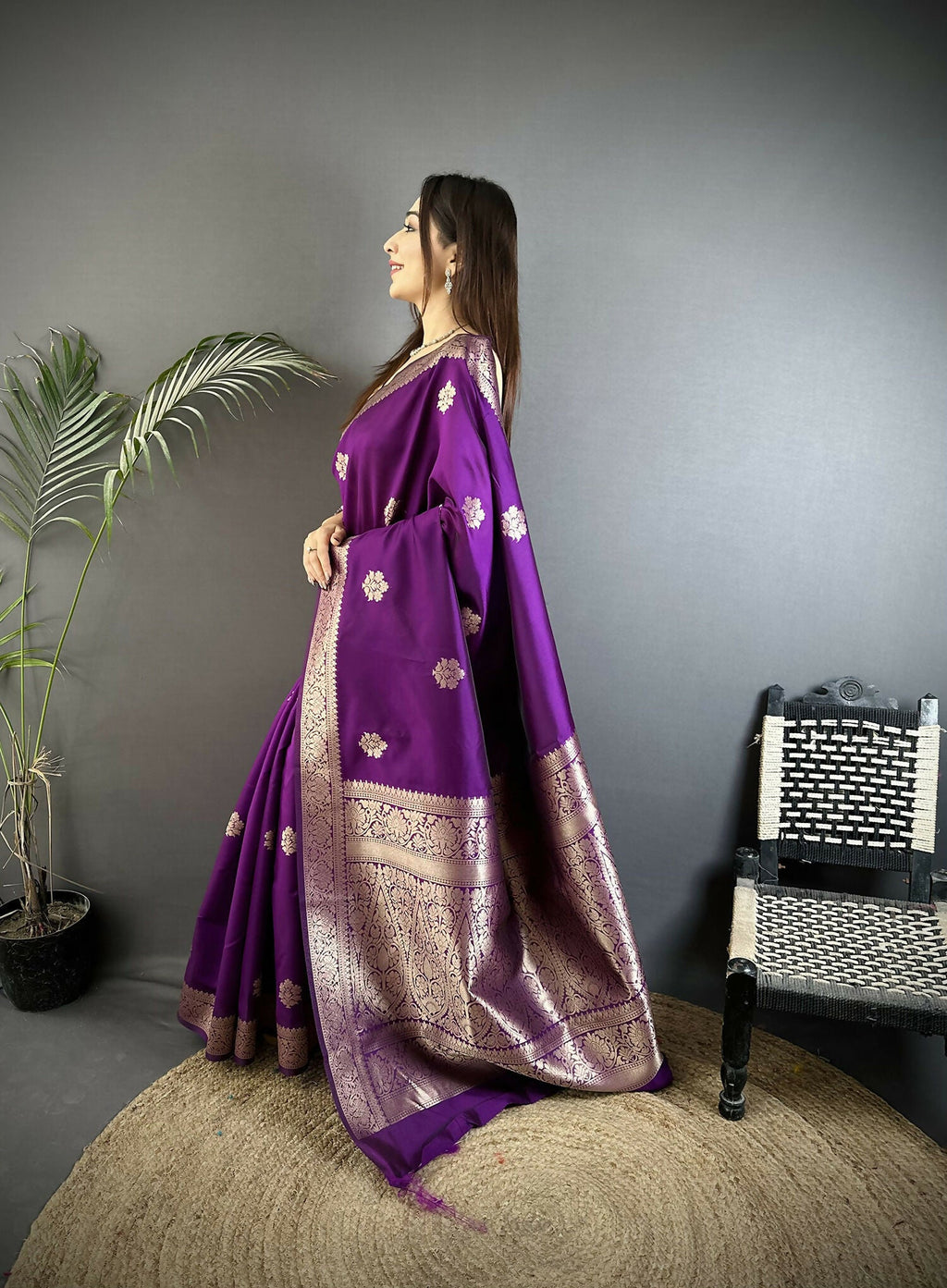 Joban Fashion Purple Floral Jacquard Woven Design Cotton Silk Banarasi Silk Saree