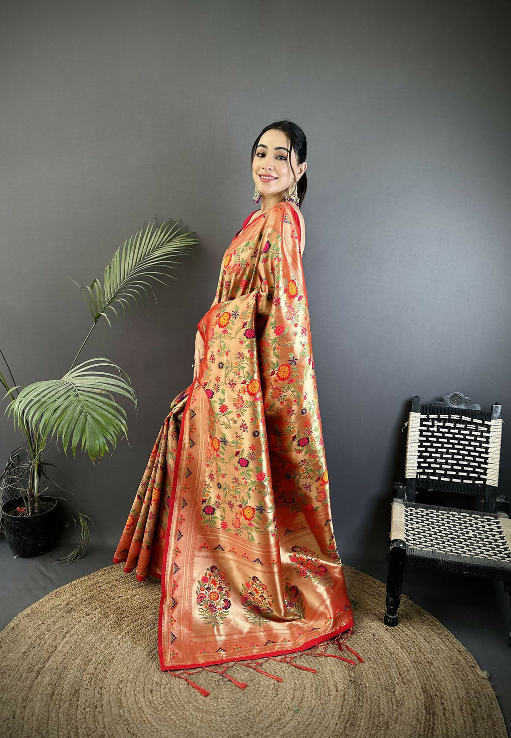 Joban Fashion Peach Floral & Leaf Motifs Soft Silk Paithani Saree