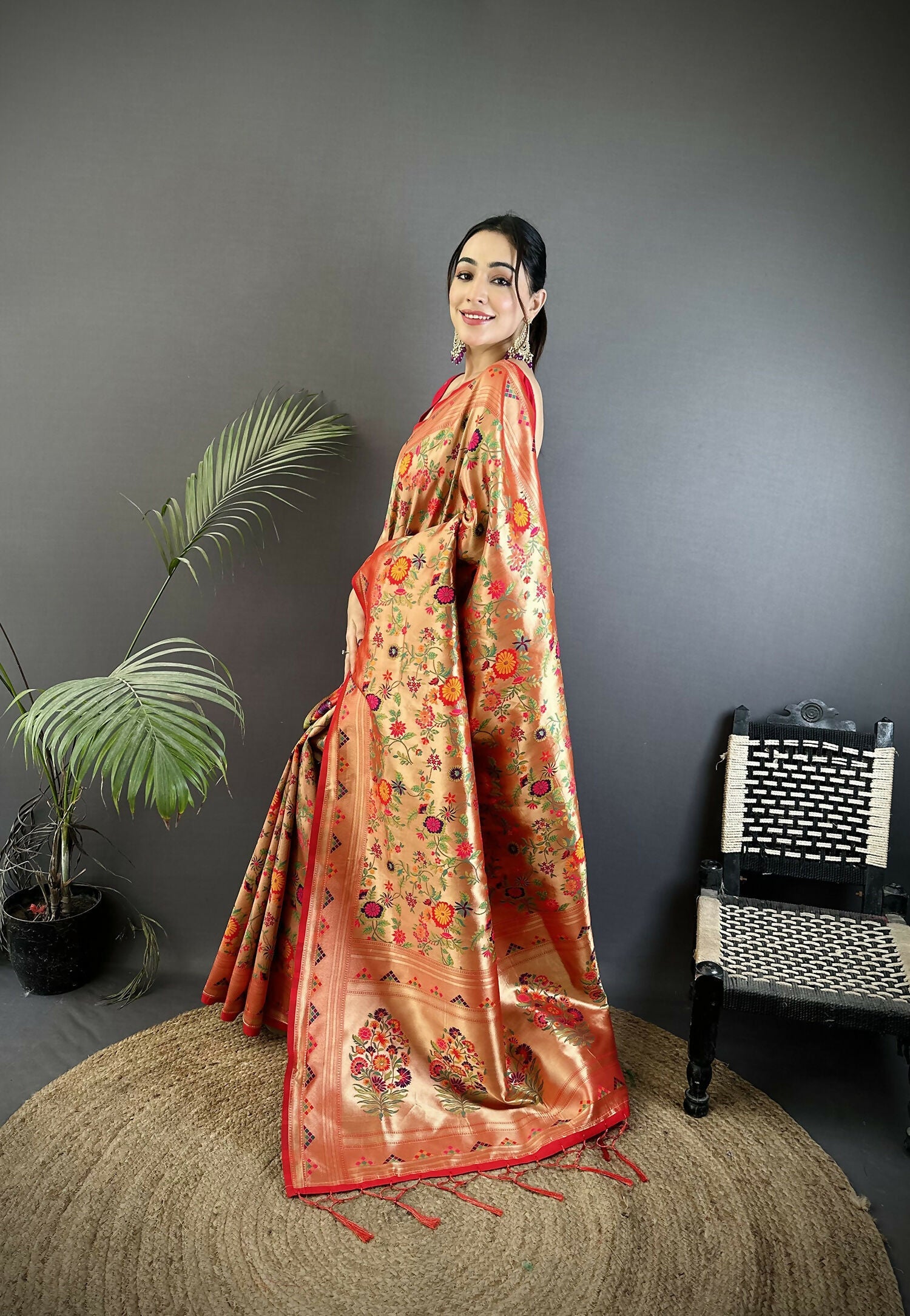 Joban Fashion Peach Floral & Leaf Motifs Soft Silk Paithani Saree