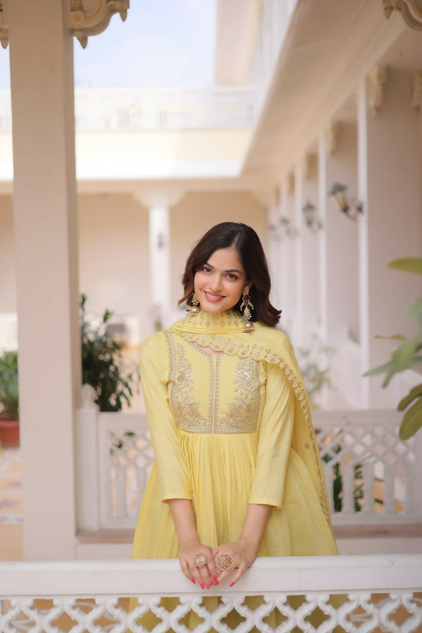 Teeya Creation Womens New Mul Chanderi With Beads Embroidery-Work Kurta Set