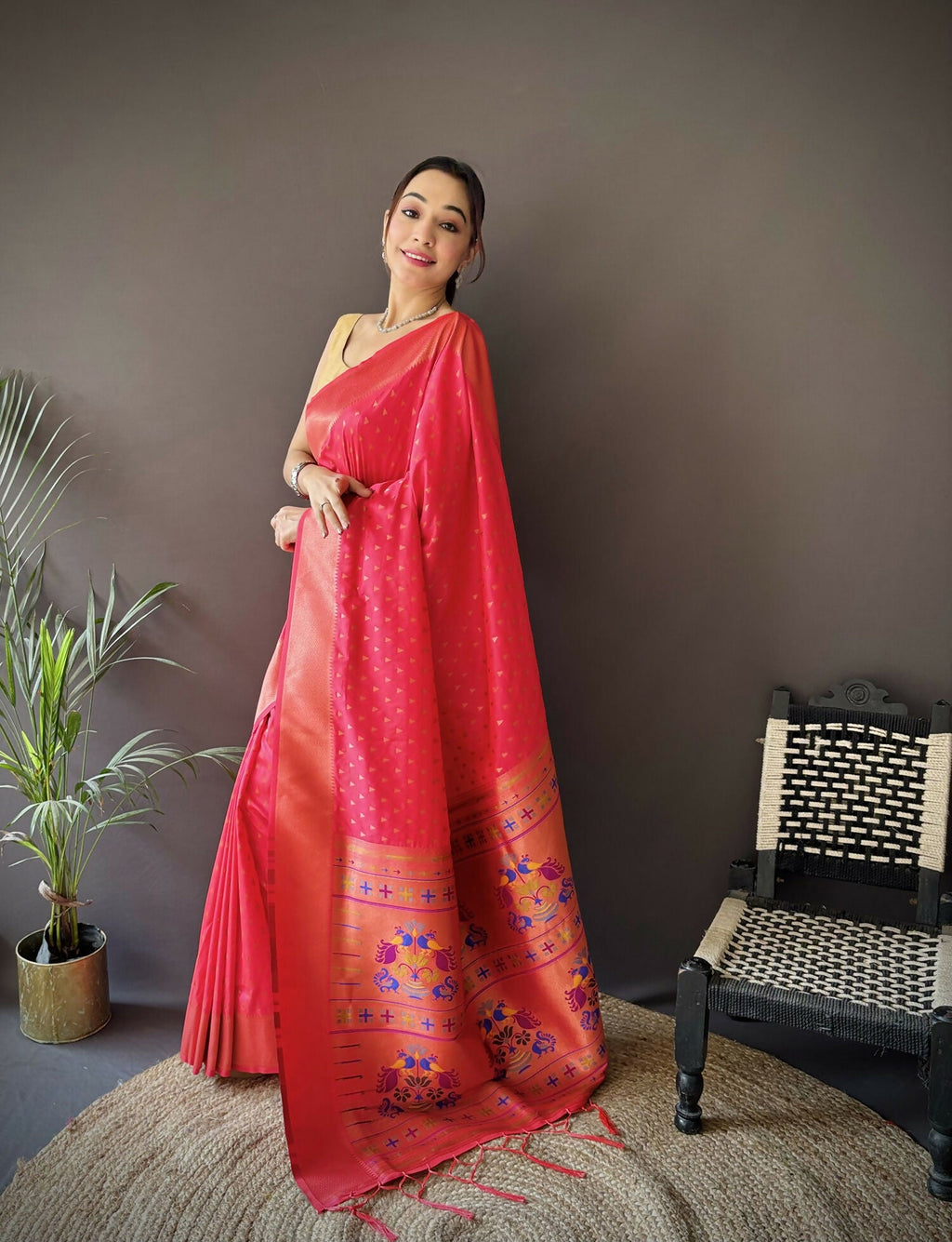 Joban Fashion Hot Pink Jacquard Butti Soft Lichi Silk Paithani Saree