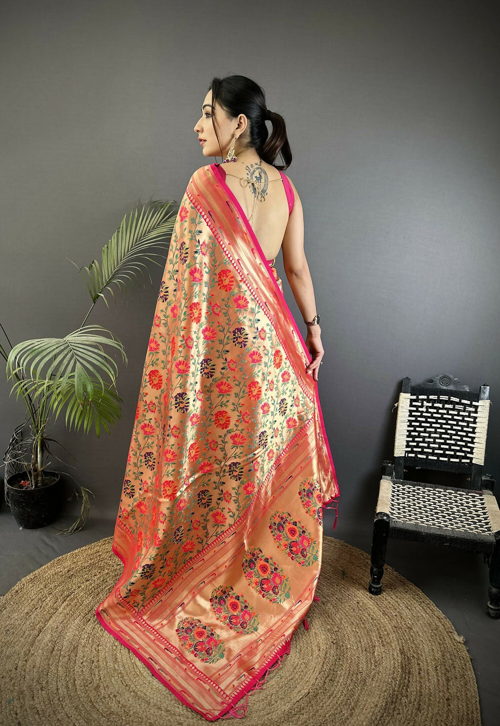 Joban Fashion Pink Floral & Paisley Motifs Soft Silk Paithani Saree