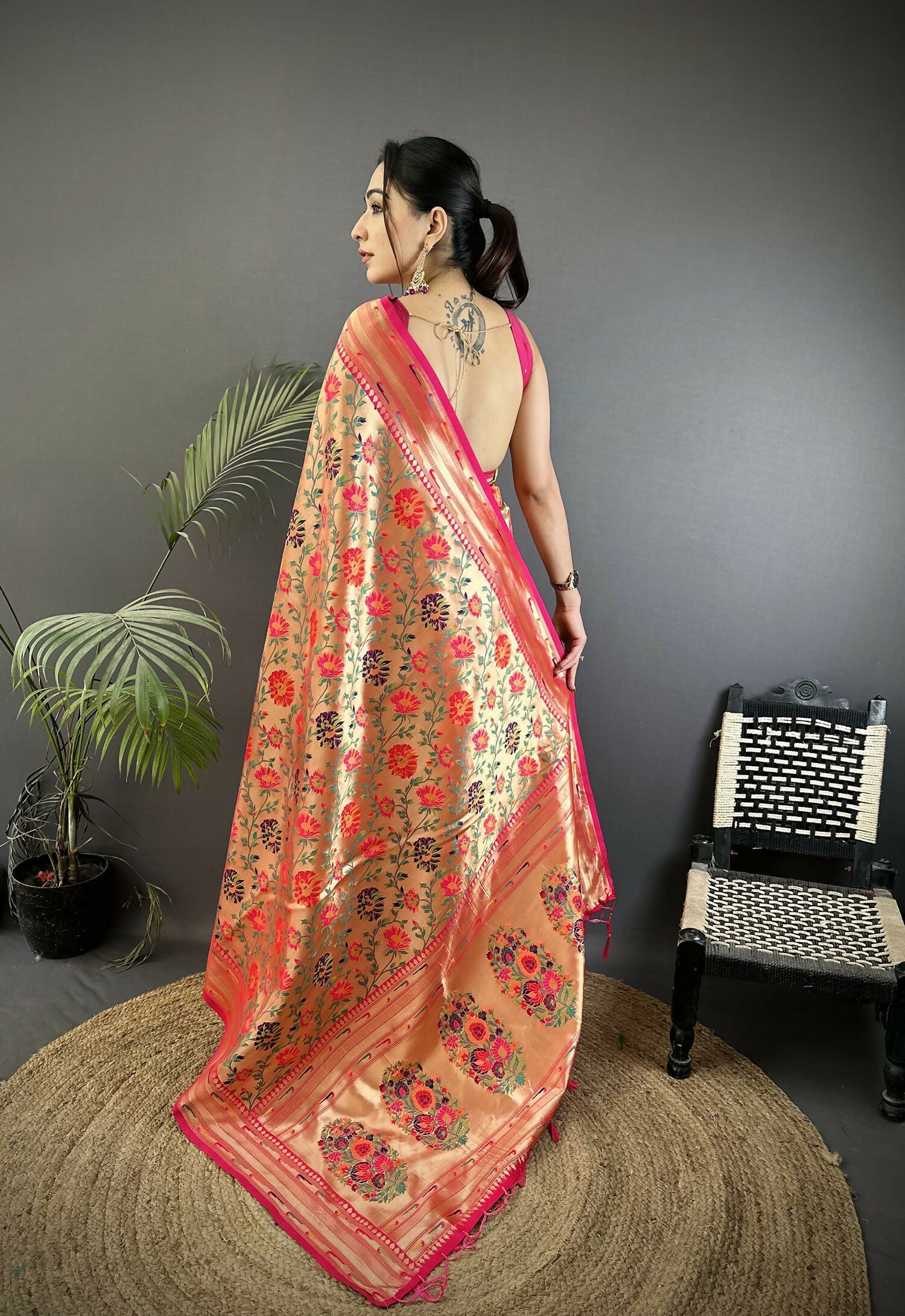 Joban Fashion Pink Floral & Paisley Motifs Soft Silk Paithani Saree