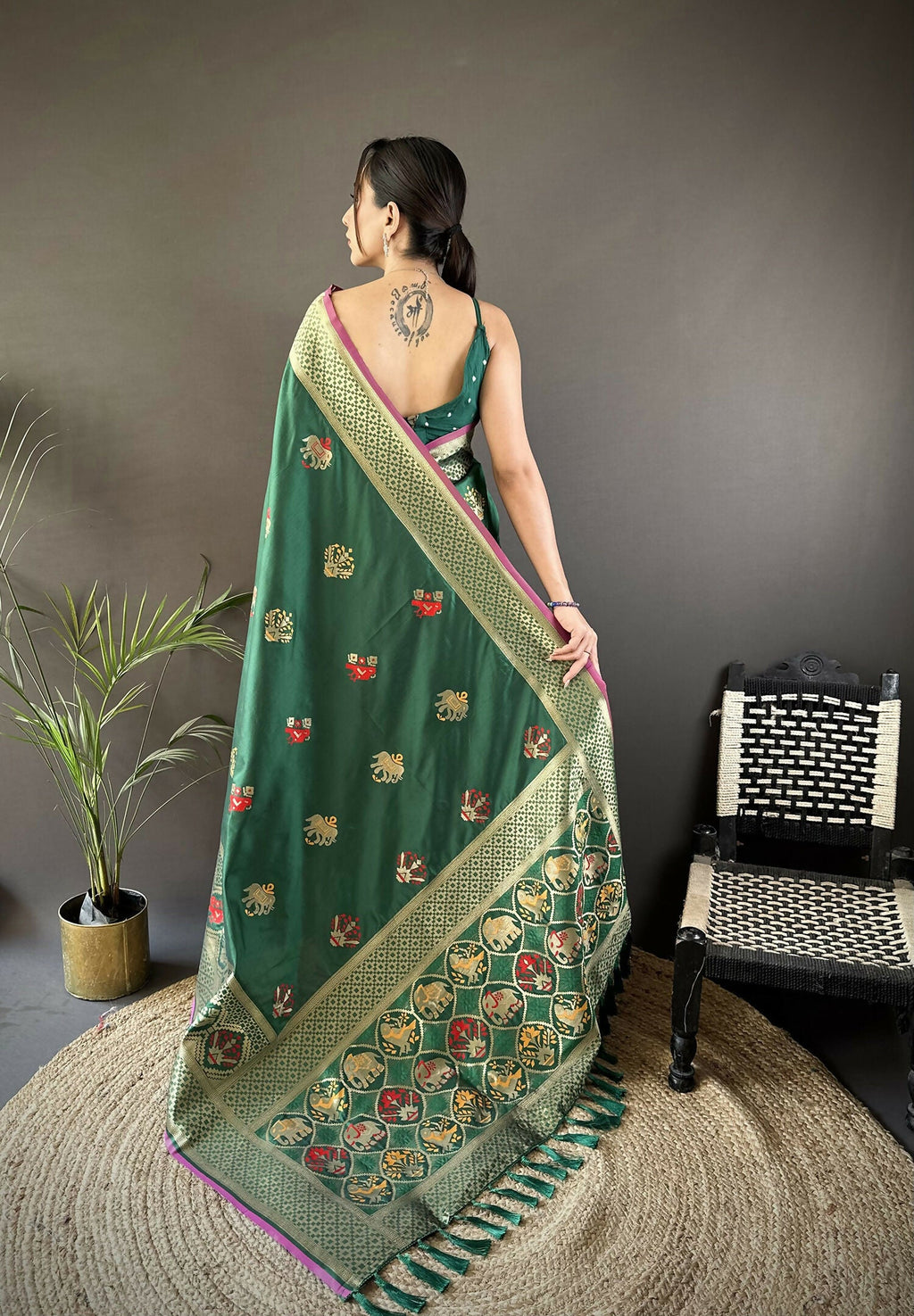 Joban Fashion Green Elephant & Floral Motifs Soft Lichi Silk Banarasi Saree