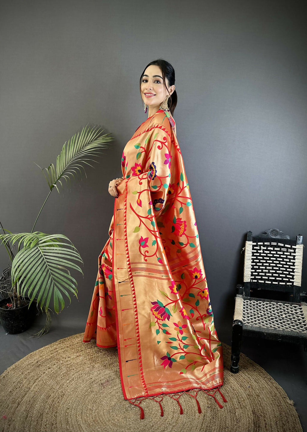 Joban Fashion Reddish Pink Floral & Leaf Soft Silk Paithani Saree