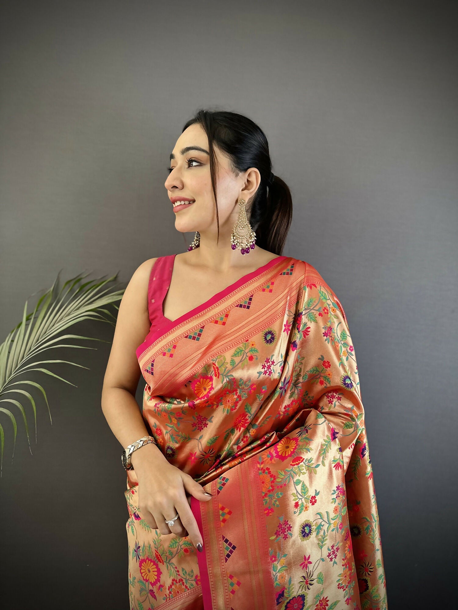 Joban Fashion Peach Floral & Leaf Motifs Soft Silk Paithani Saree
