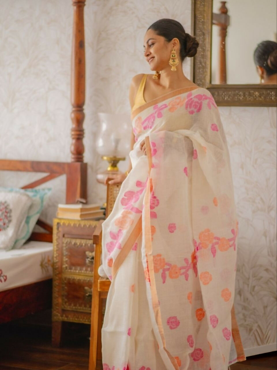 Prime Volt Women's Off-White Floral Digital Print Soft Linen Saree With Blouse