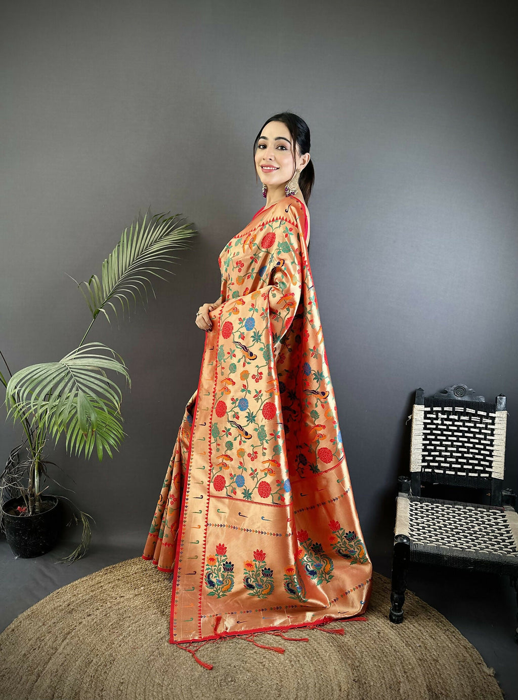 Joban Fashion Reddish Pink Mughal-Inspired Motifs Soft Silk Paithani Saree