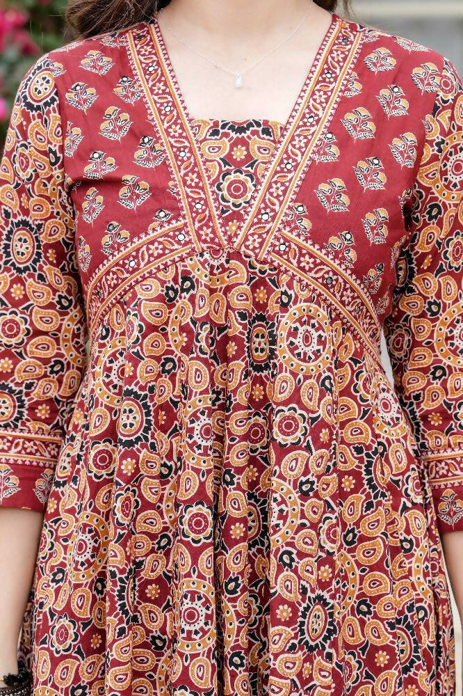 Jaimini Women Cotton Printed V-Neck 3/4 Sleeves Calf Length Flared Kurta Pant And Dupatta Set