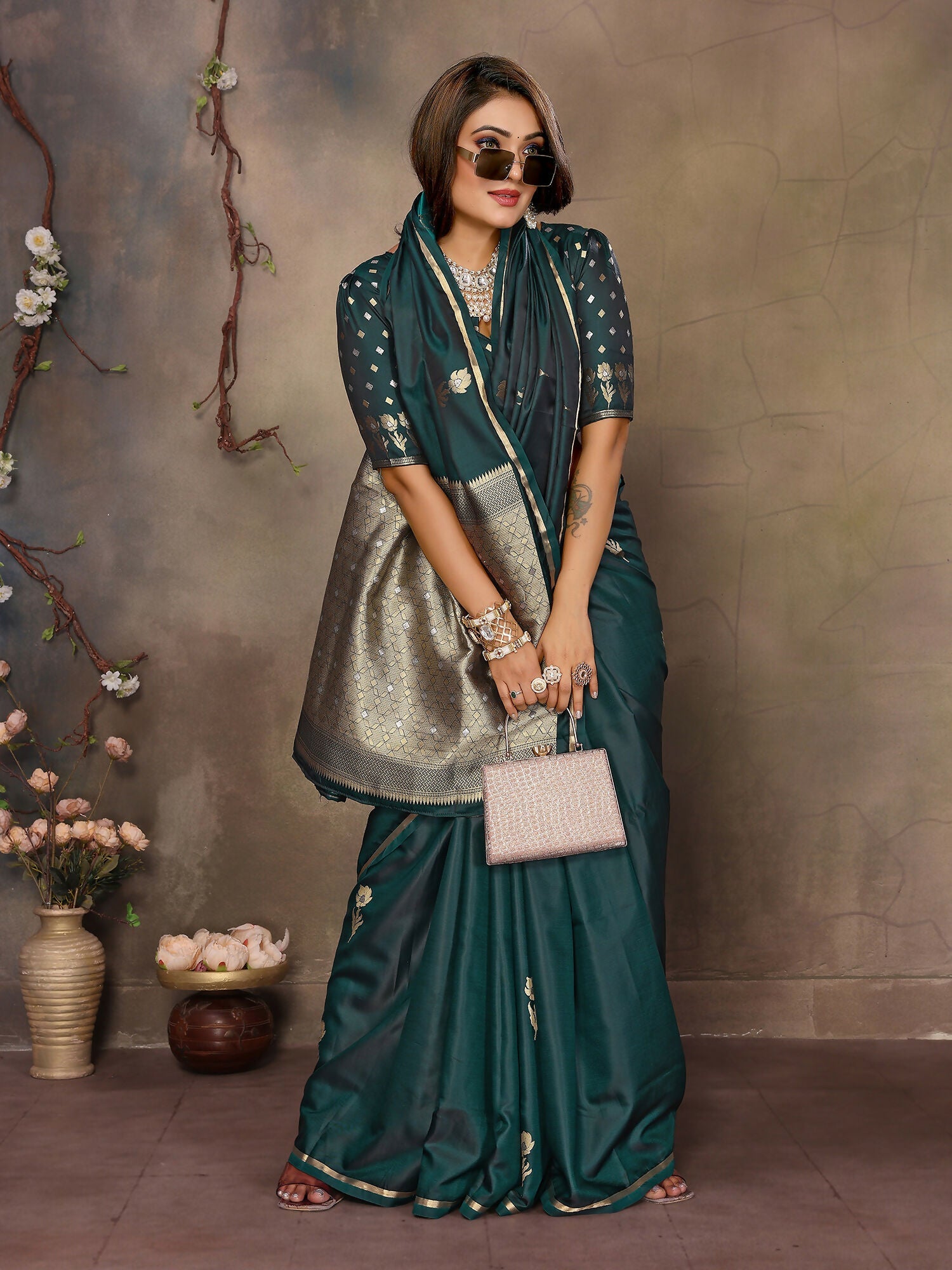 Joban Fashion Dark Green Floral & Botanical Motifs Satin Silk Banarasi Silk Saree