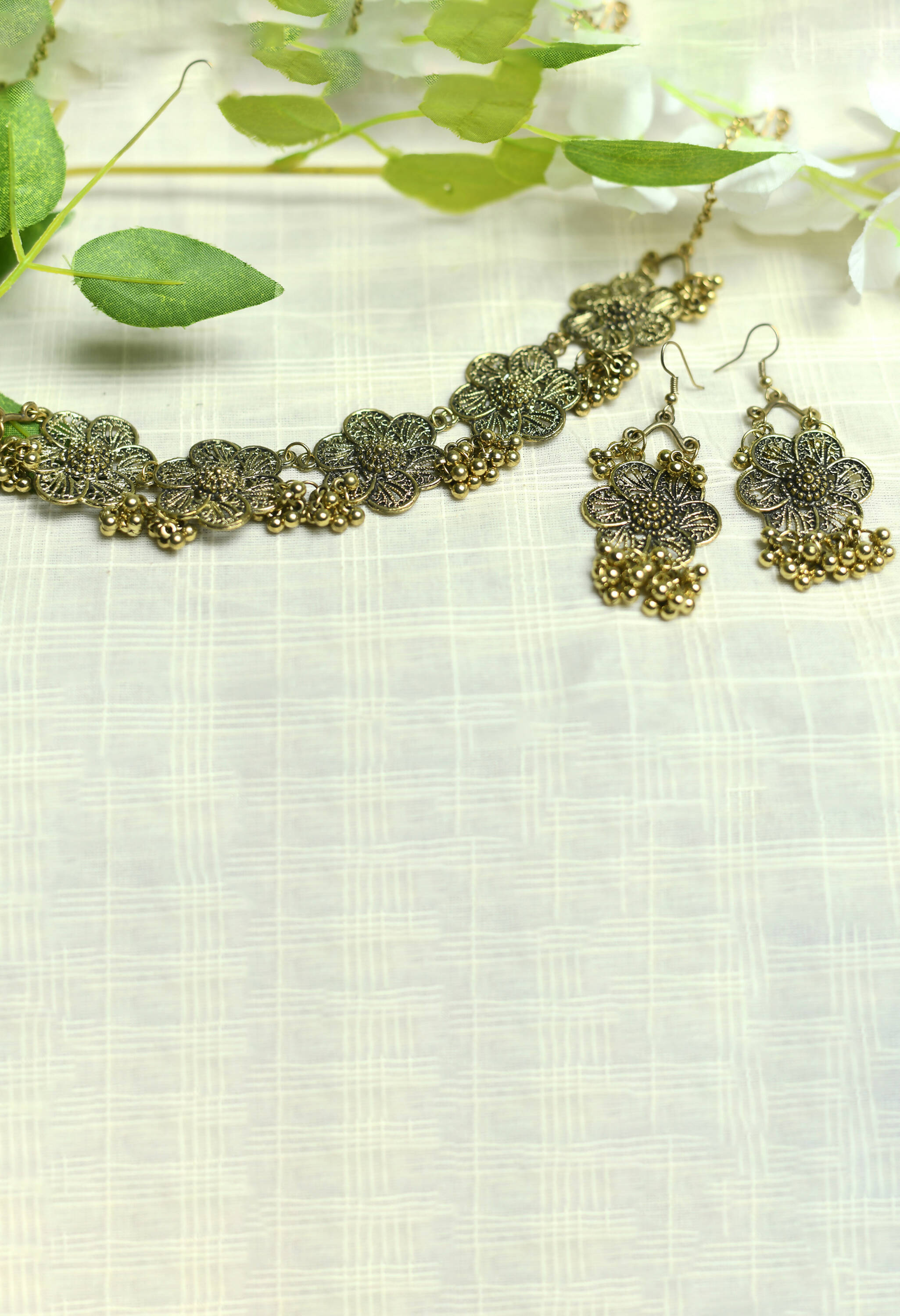 Mominos Fashion Johar Kamal Golden-Plated Brass Finish Floral Desgin Choker For Women
