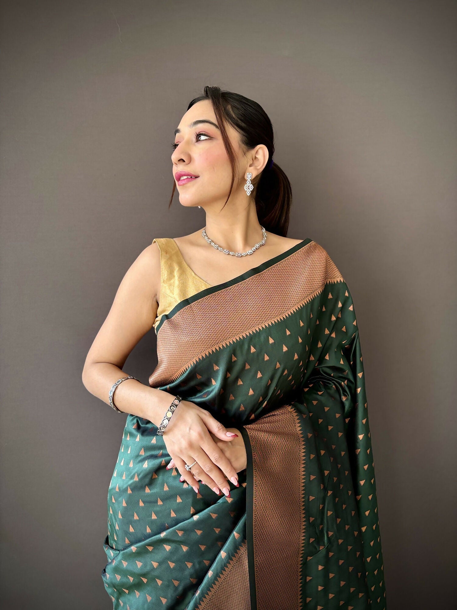 Joban Fashion Green Jacquard Butti Soft Lichi Silk Paithani Saree