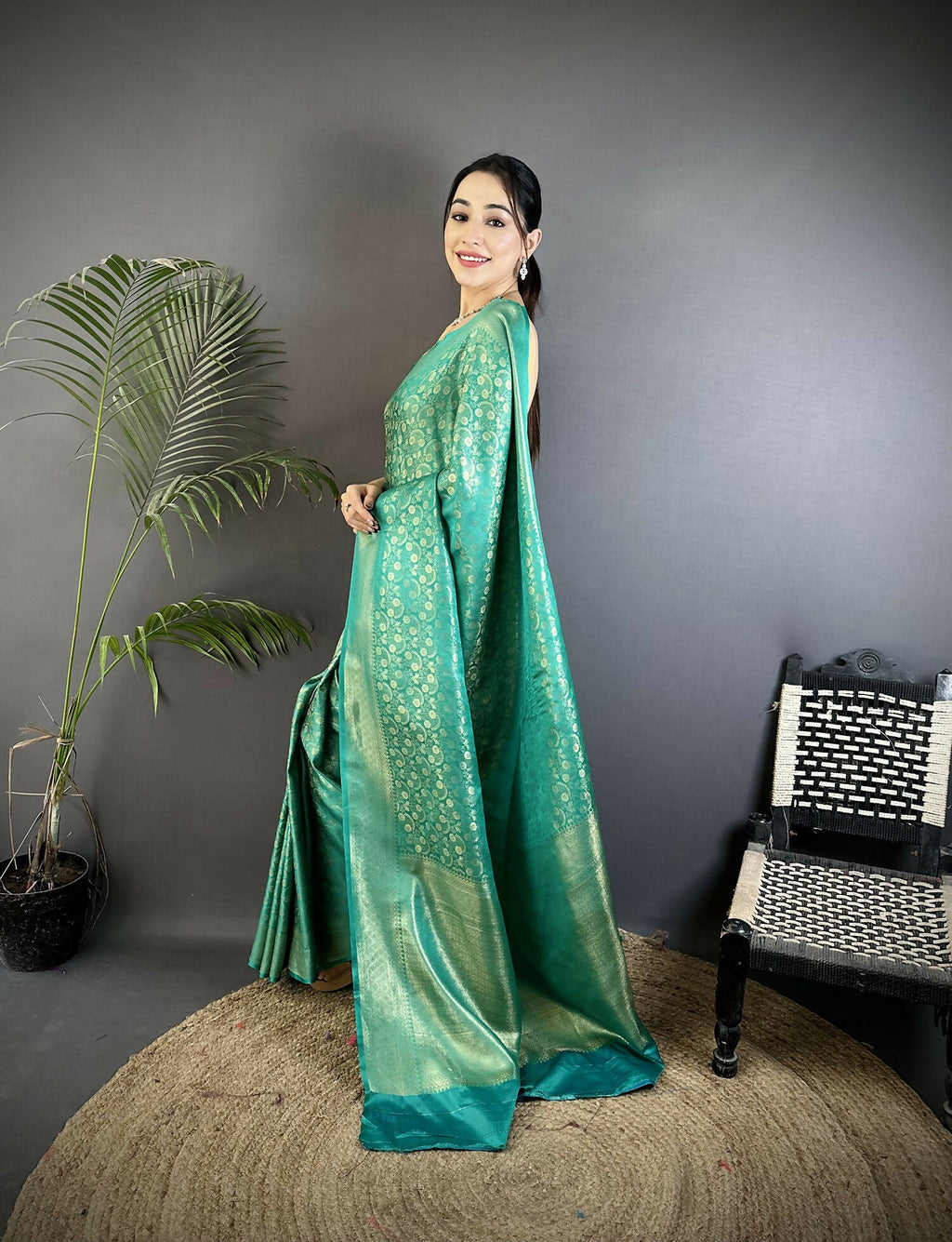 Joban Fashion Rama Green Floral & Paisley Motifs Soft Satin Silk Banarasi Saree