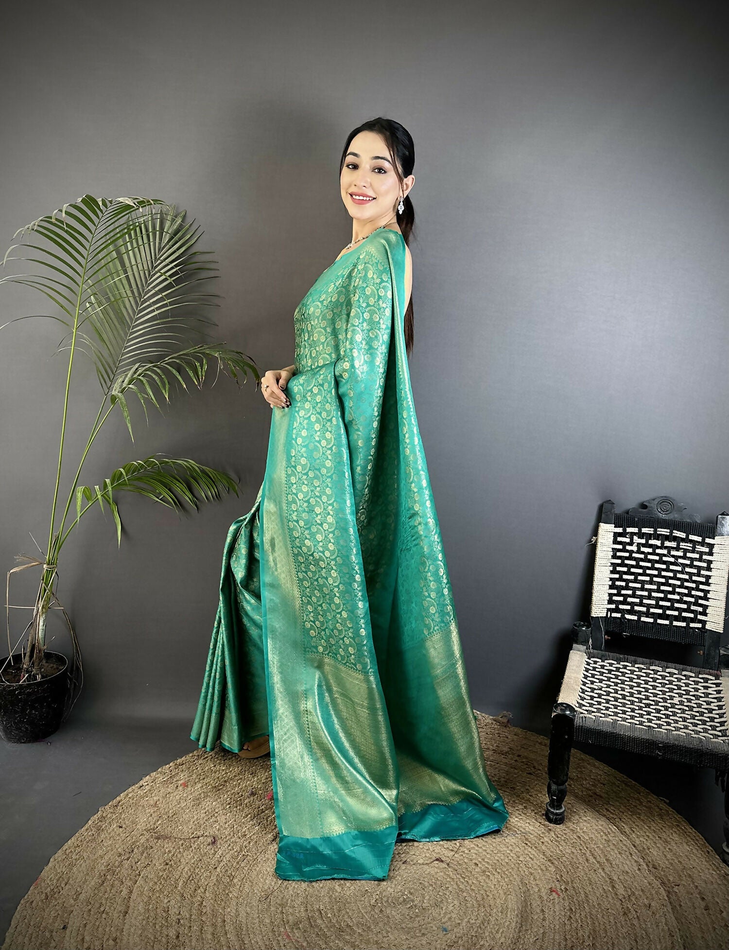 Joban Fashion Rama Green Floral & Paisley Motifs Soft Satin Silk Banarasi Saree