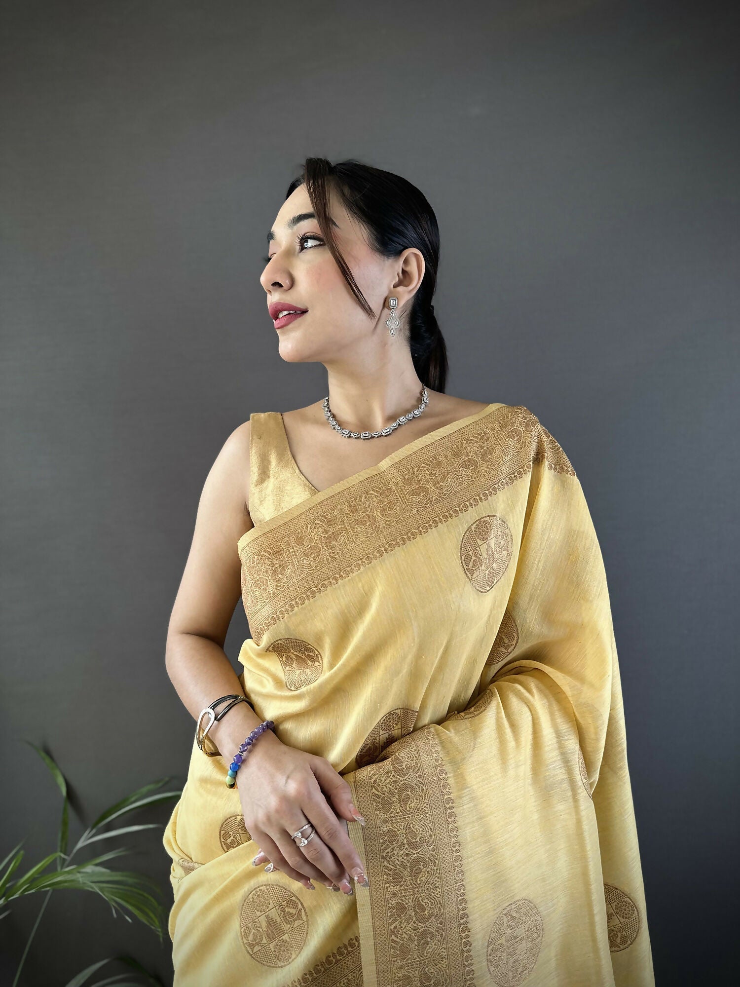 Joban Fashion Yellow Floral & Paisley Linen Silk Banarasi Saree