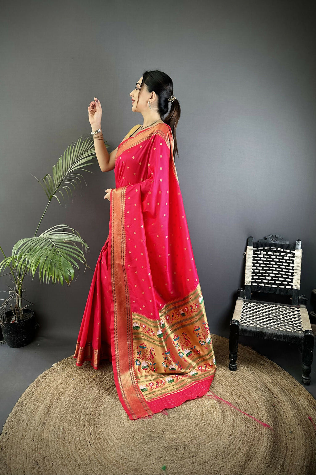 Joban Fashion Magenta Pink Butti Woven Soft Lichi Silk Paithani Saree