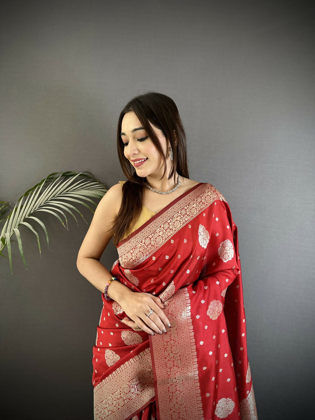 Joban Fashion Red Floral Jacquard Woven Design Cotton Silk Banarasi Silk Saree