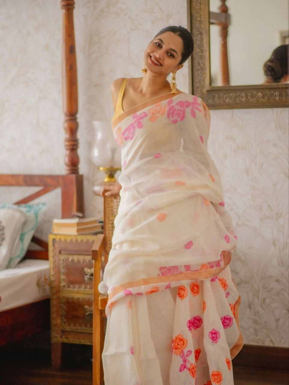 Prime Volt Women's Off-White Floral Digital Print Soft Linen Saree With Blouse
