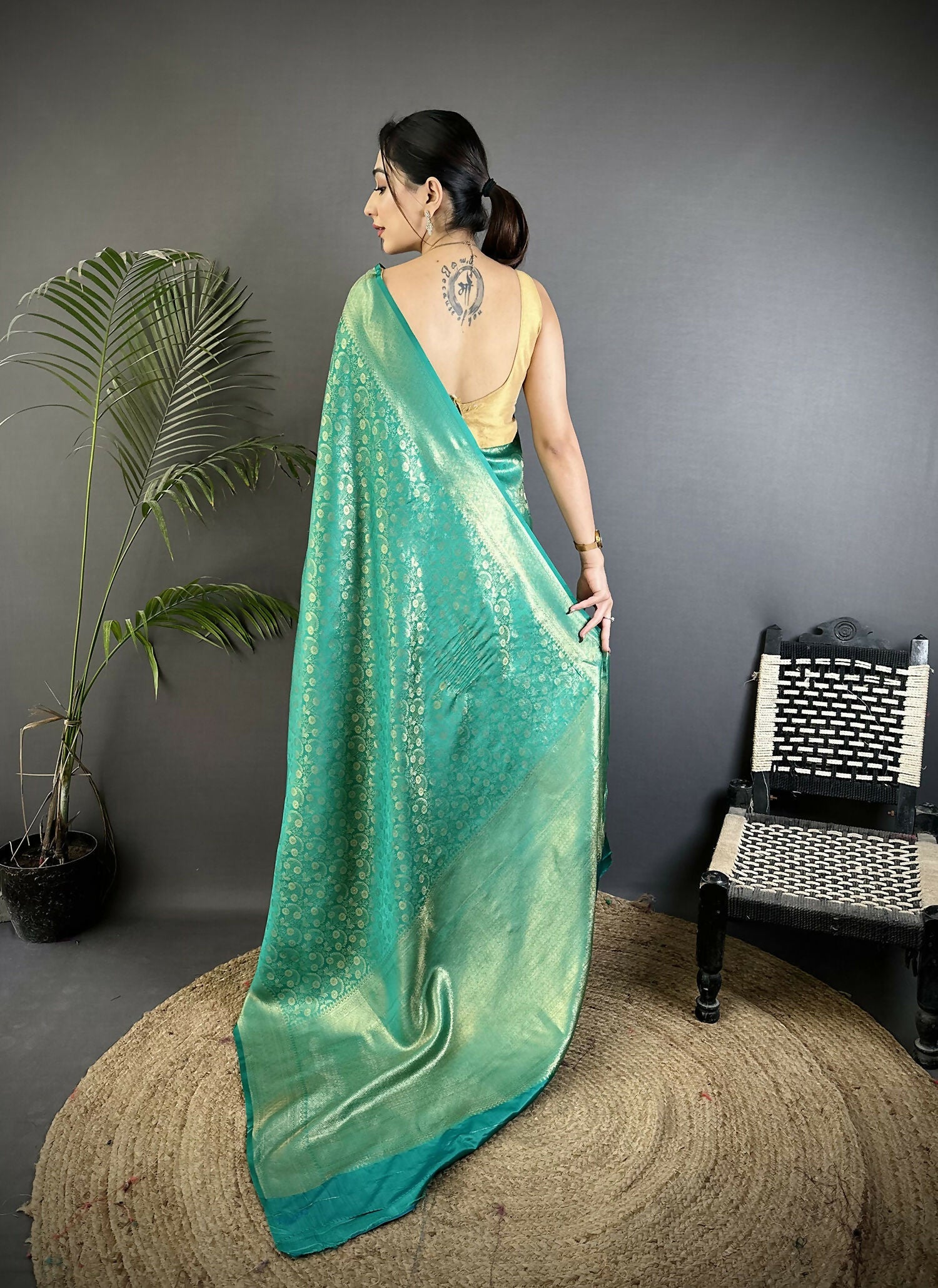 Joban Fashion Rama Green Floral & Paisley Motifs Soft Satin Silk Banarasi Saree