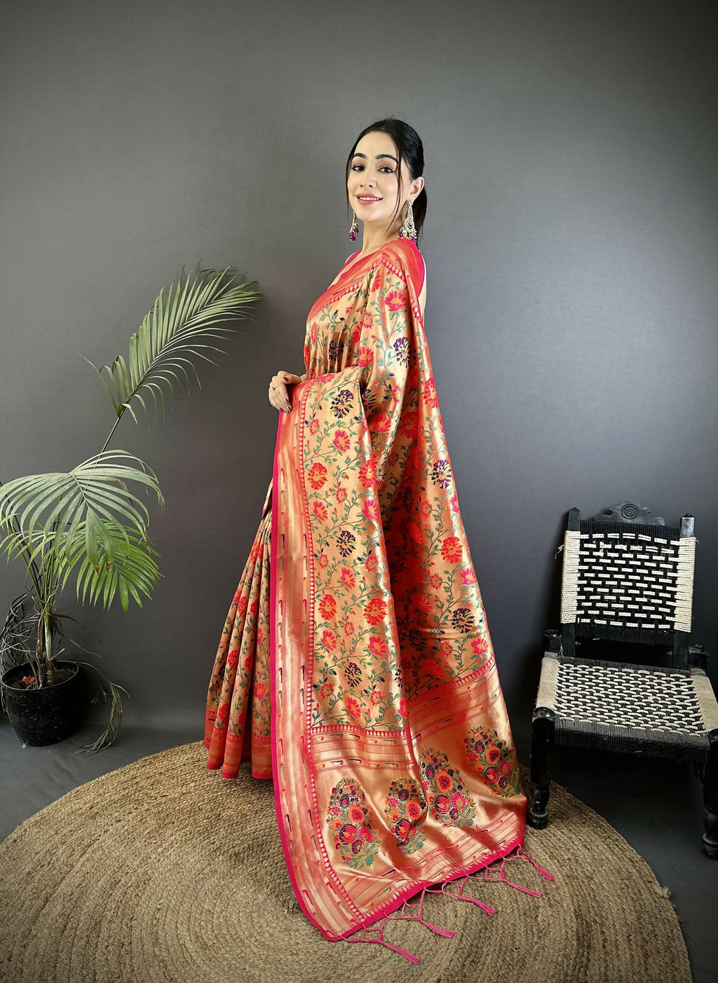 Joban Fashion Pink Floral & Paisley Motifs Soft Silk Paithani Saree