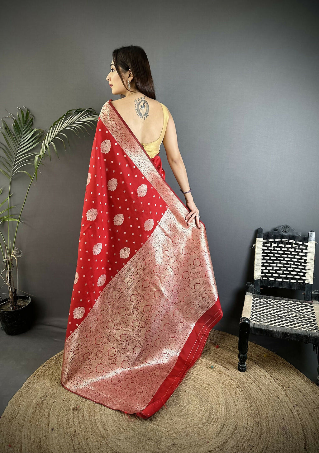 Joban Fashion Red Floral Jacquard Woven Design Cotton Silk Banarasi Silk Saree