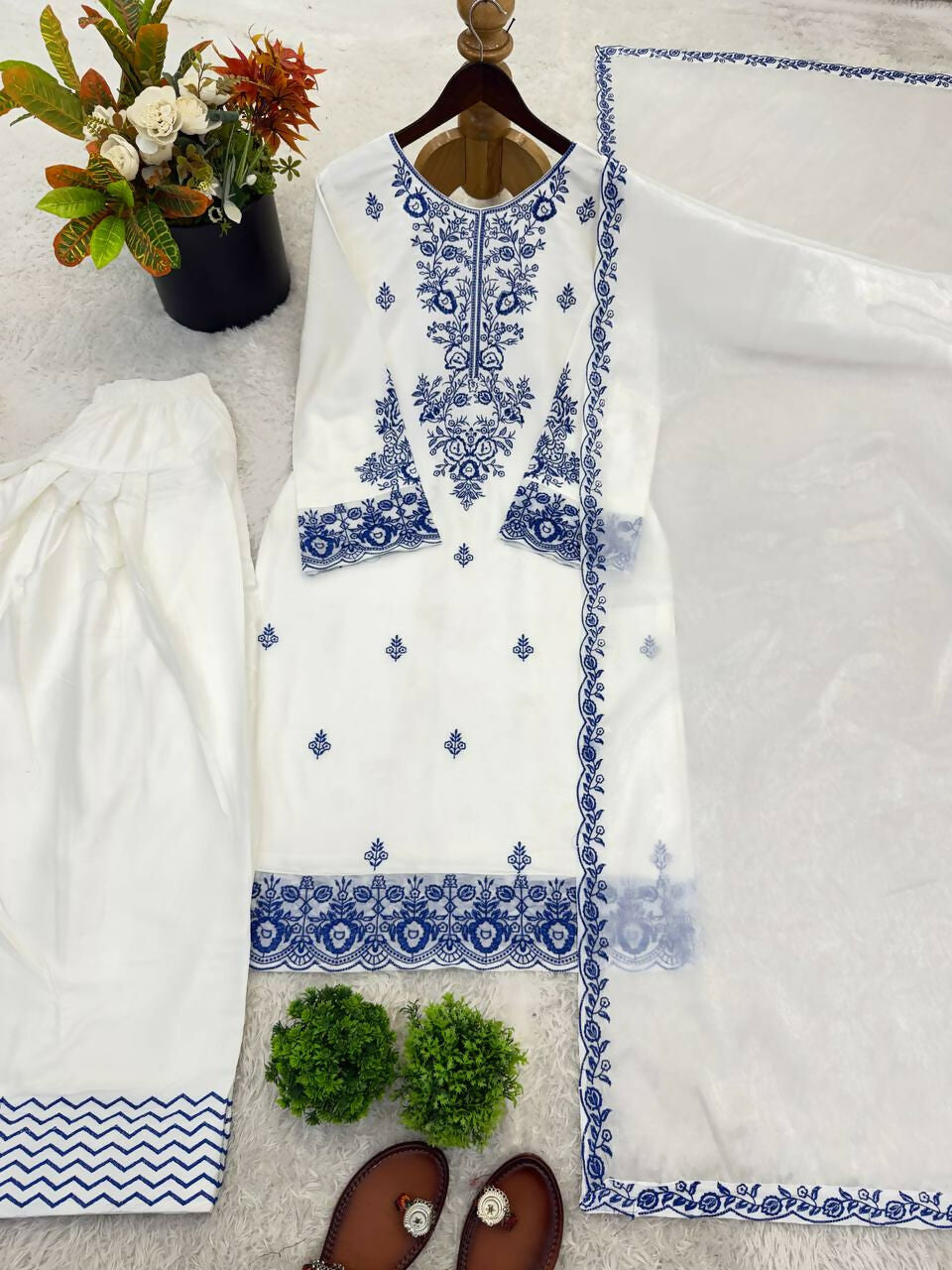 Teeya Creation Womens Trendy Stylish Embroidery Thread Work Blue Kurta Set